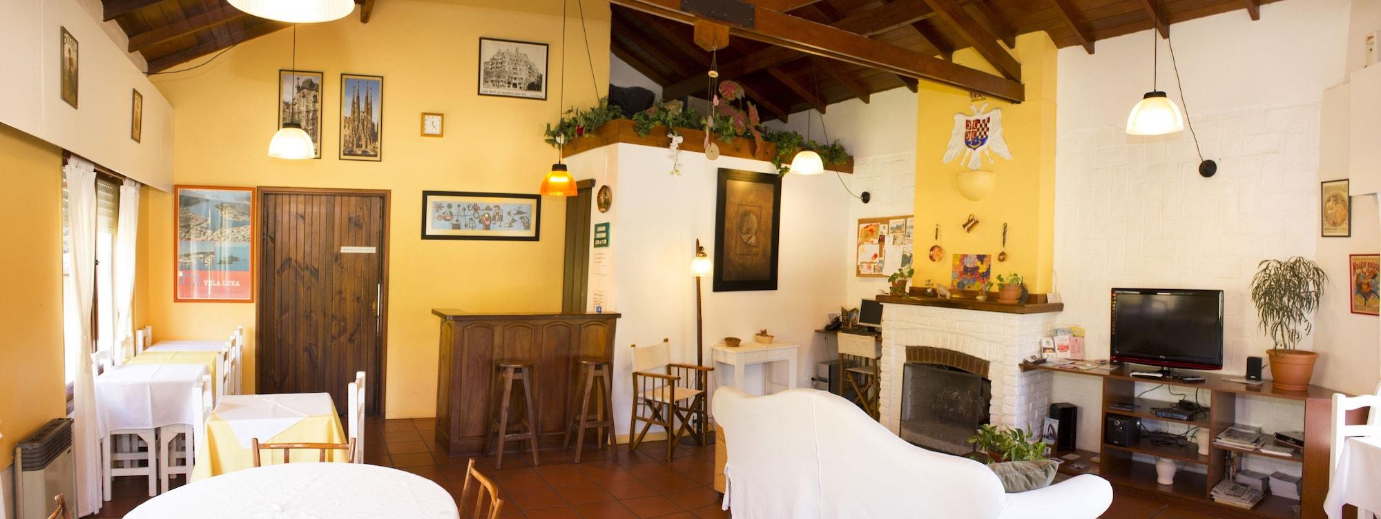 Vista Lobby Hosteria Dalmacia