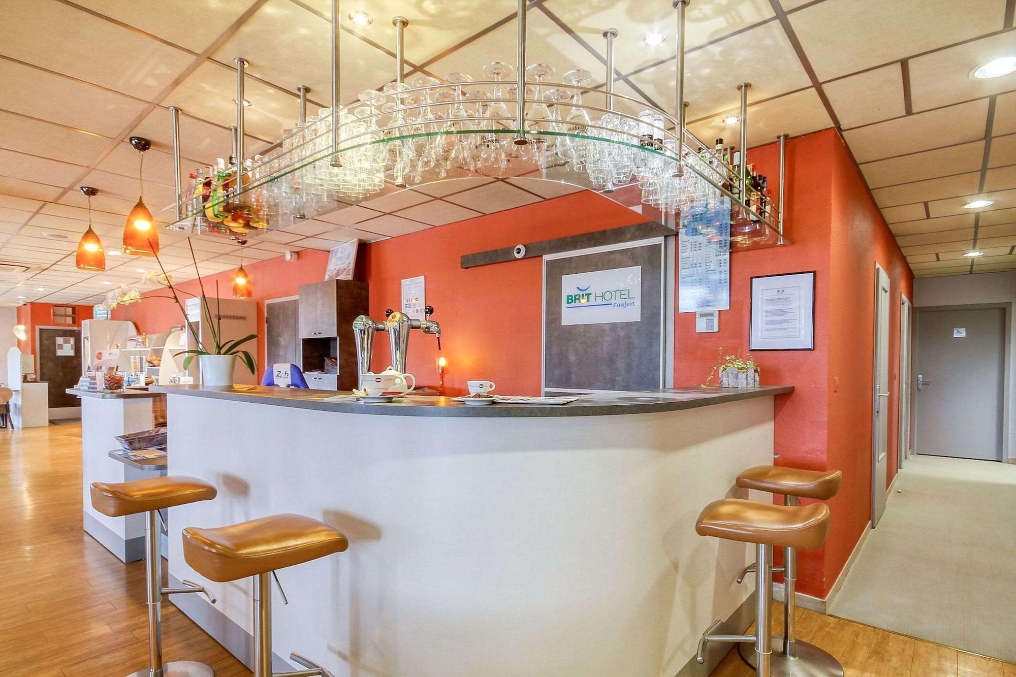 Varios Brit Hotel Les Evens