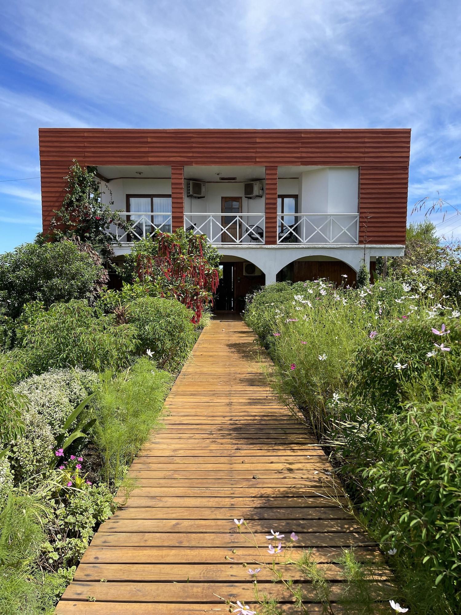 Varios Hotel Teanehi