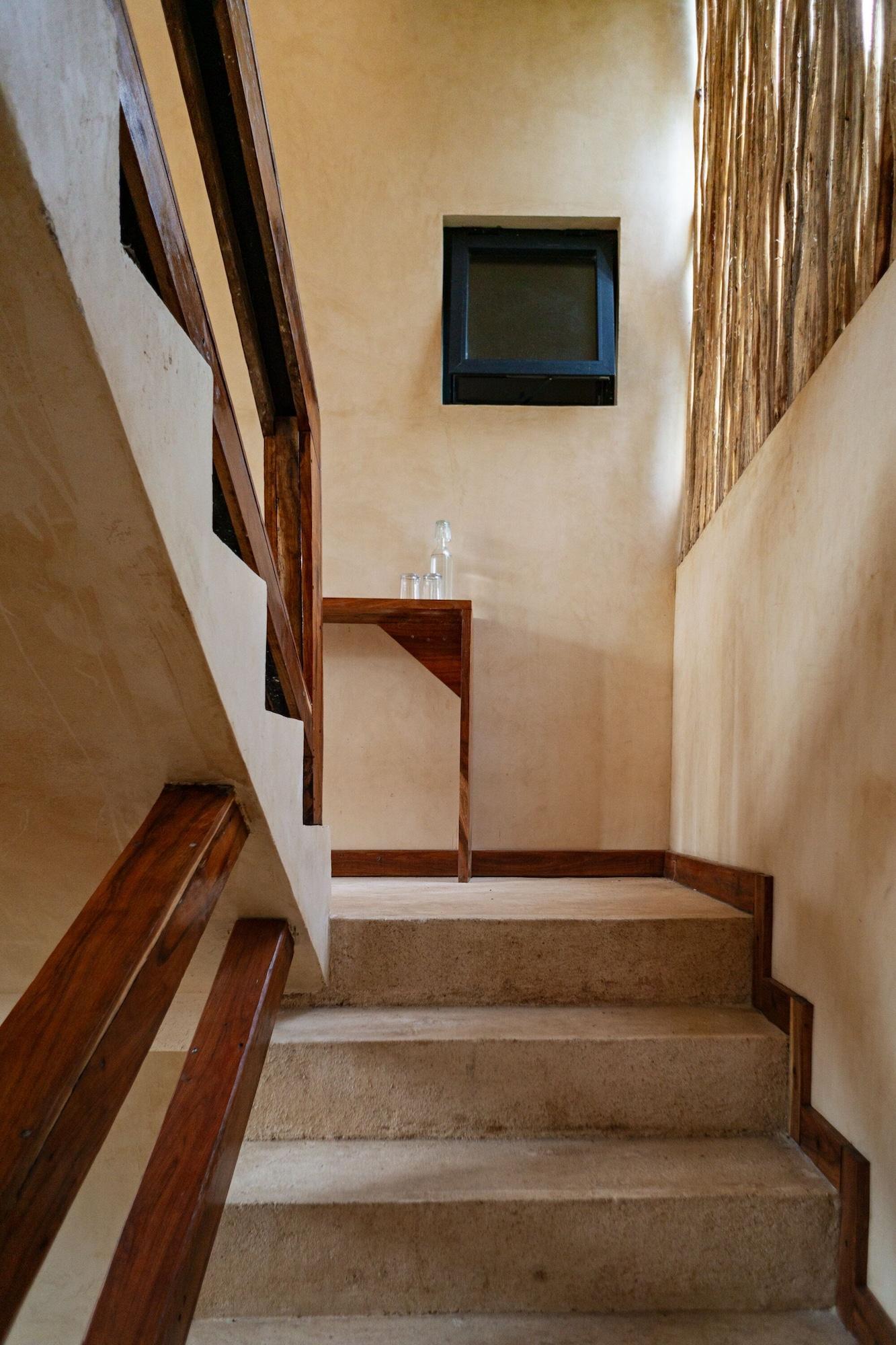 Varios Mero Mero Hotel