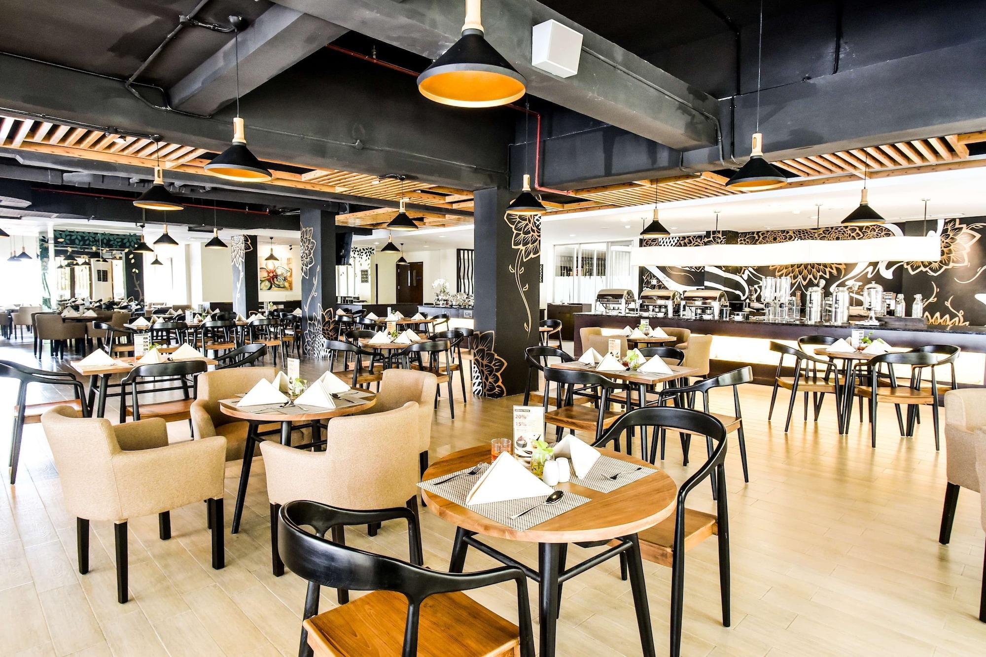 Restaurant Golden Tulip Essential Tangerang
