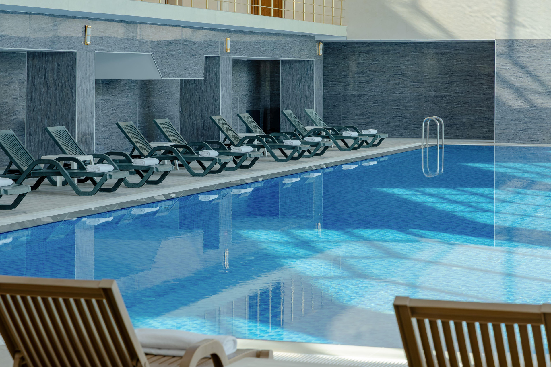 Vista Piscina Ramada Plaza Gence