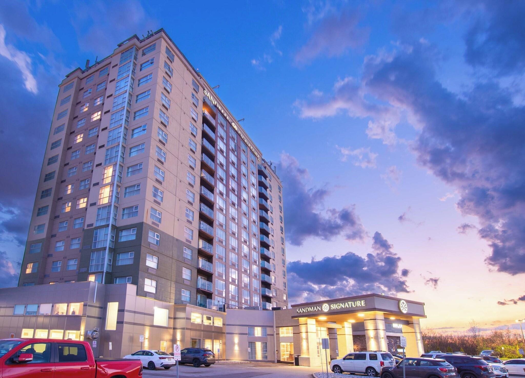 Vista Exterior Sandman Signature Toronto Airport Hotel