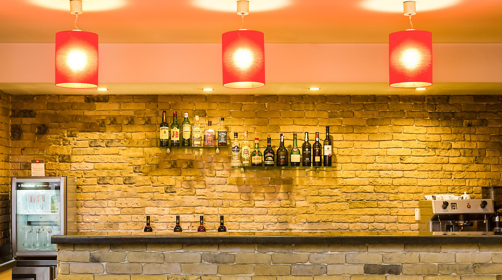 Bar/Salón ibis Guimaraes Centro