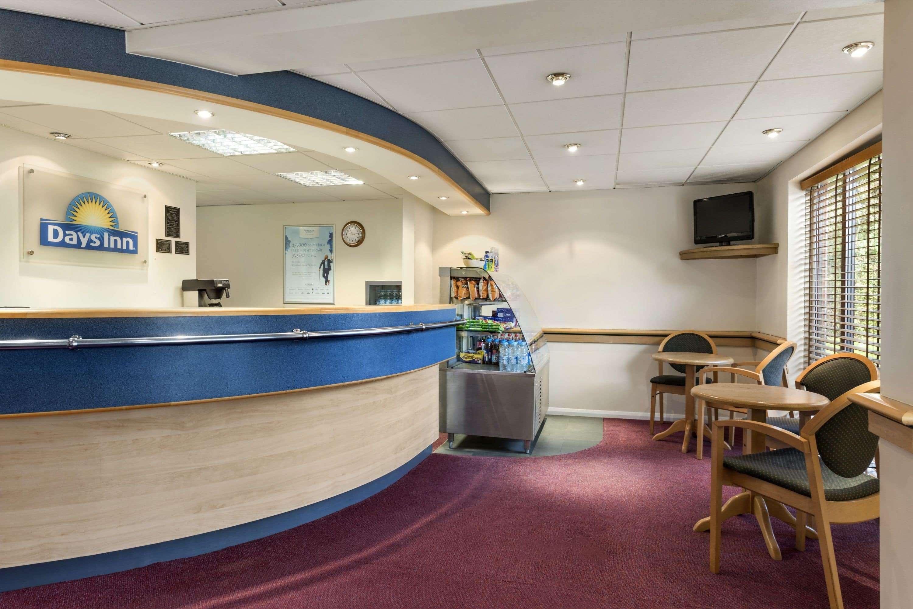Vista Lobby Days Inn By Wyndham Michaelwood M5