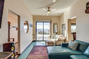 Alquiler Vacacional - 4 Mi to Black Canyon: Mtn-view Apt in Montrose!