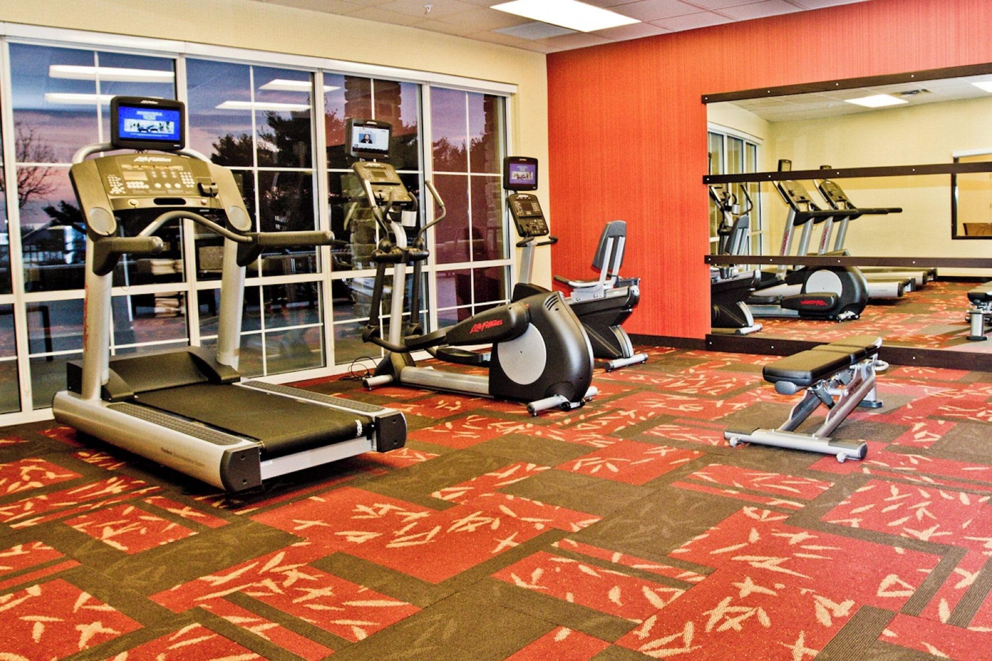 Gimnasio Courtyard Philadelphia Springfield