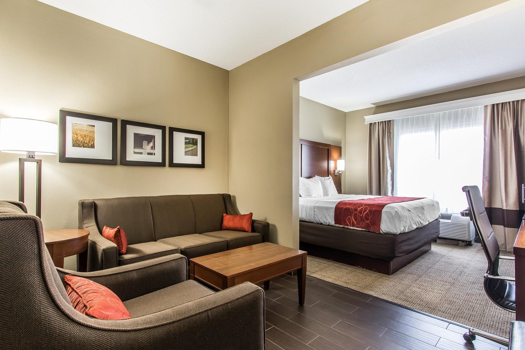 Vista Exterior Comfort Suites Effingham