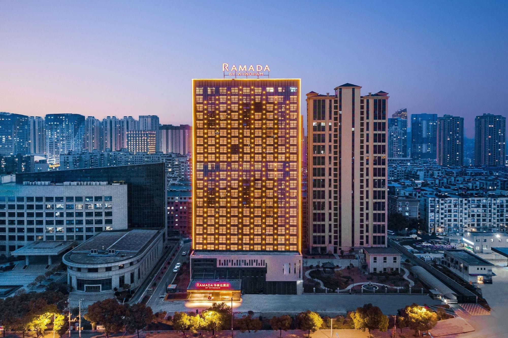 Vista Exterior Ramada by Wyndham Huangshi Huangshigang