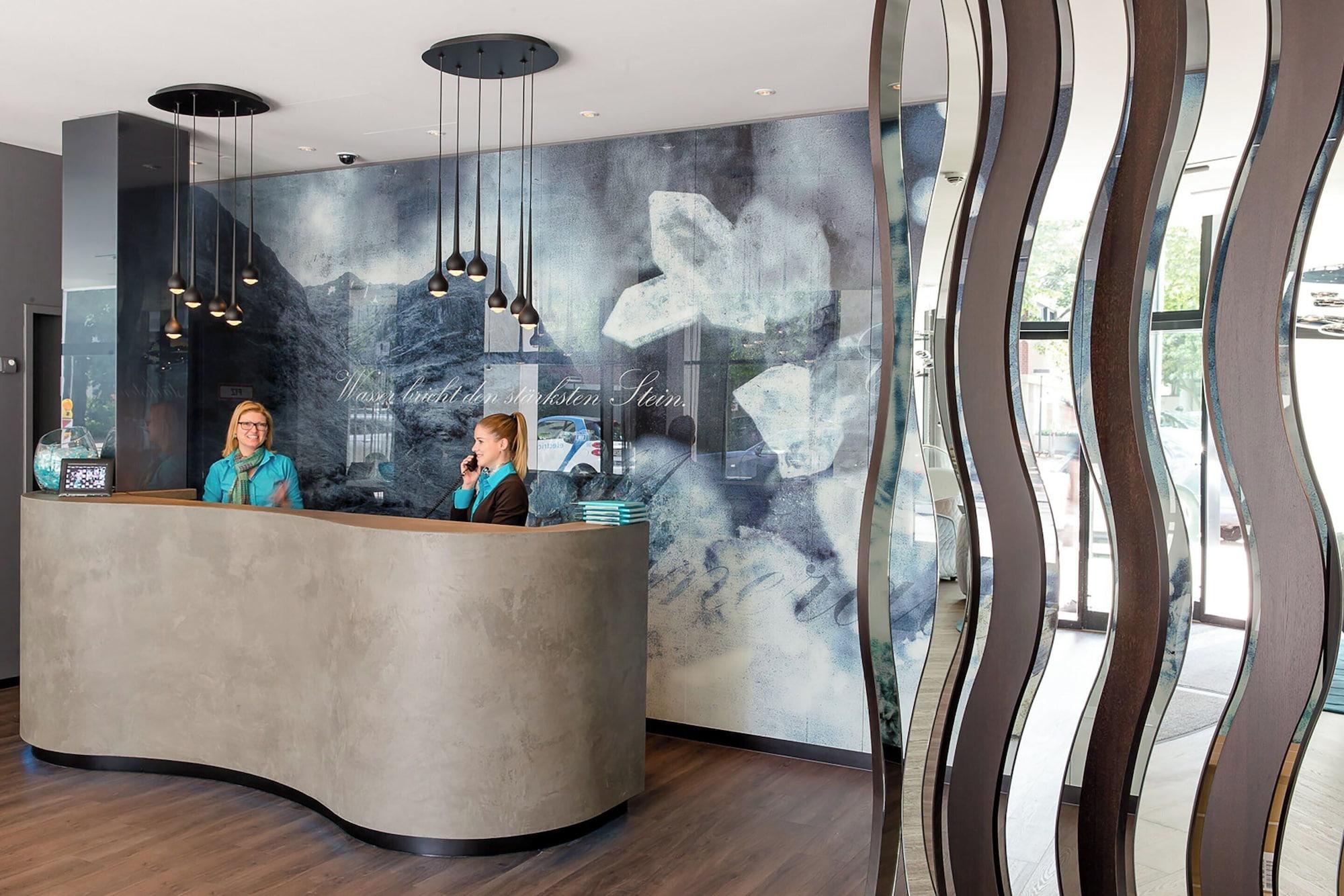 Vista Lobby Motel One Stuttgart - Bad Cannstatt