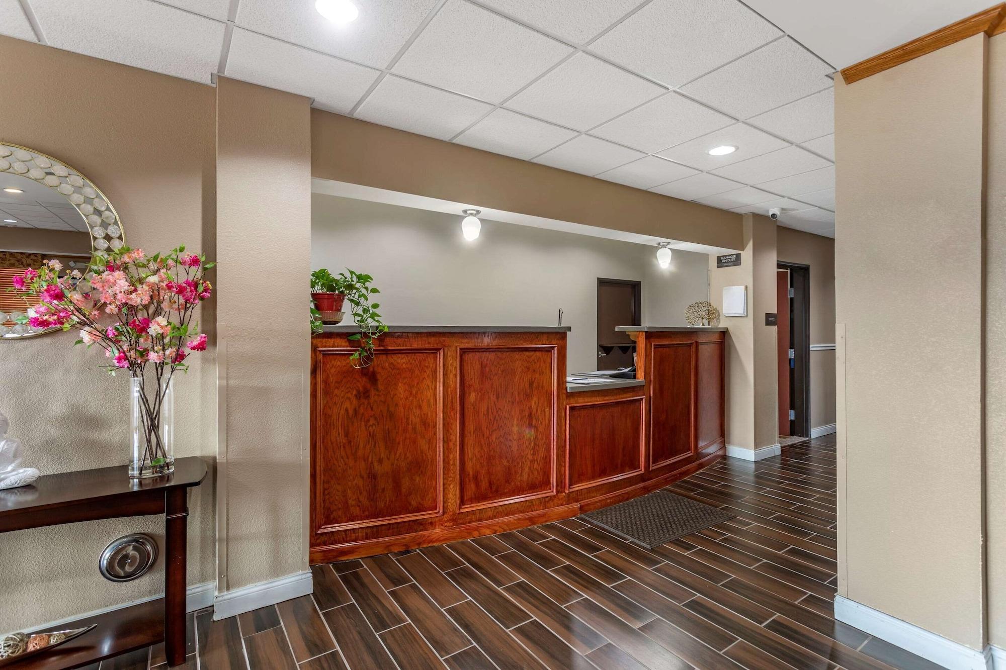 Vista Lobby Comfort Inn & Suites Carbondale University Area