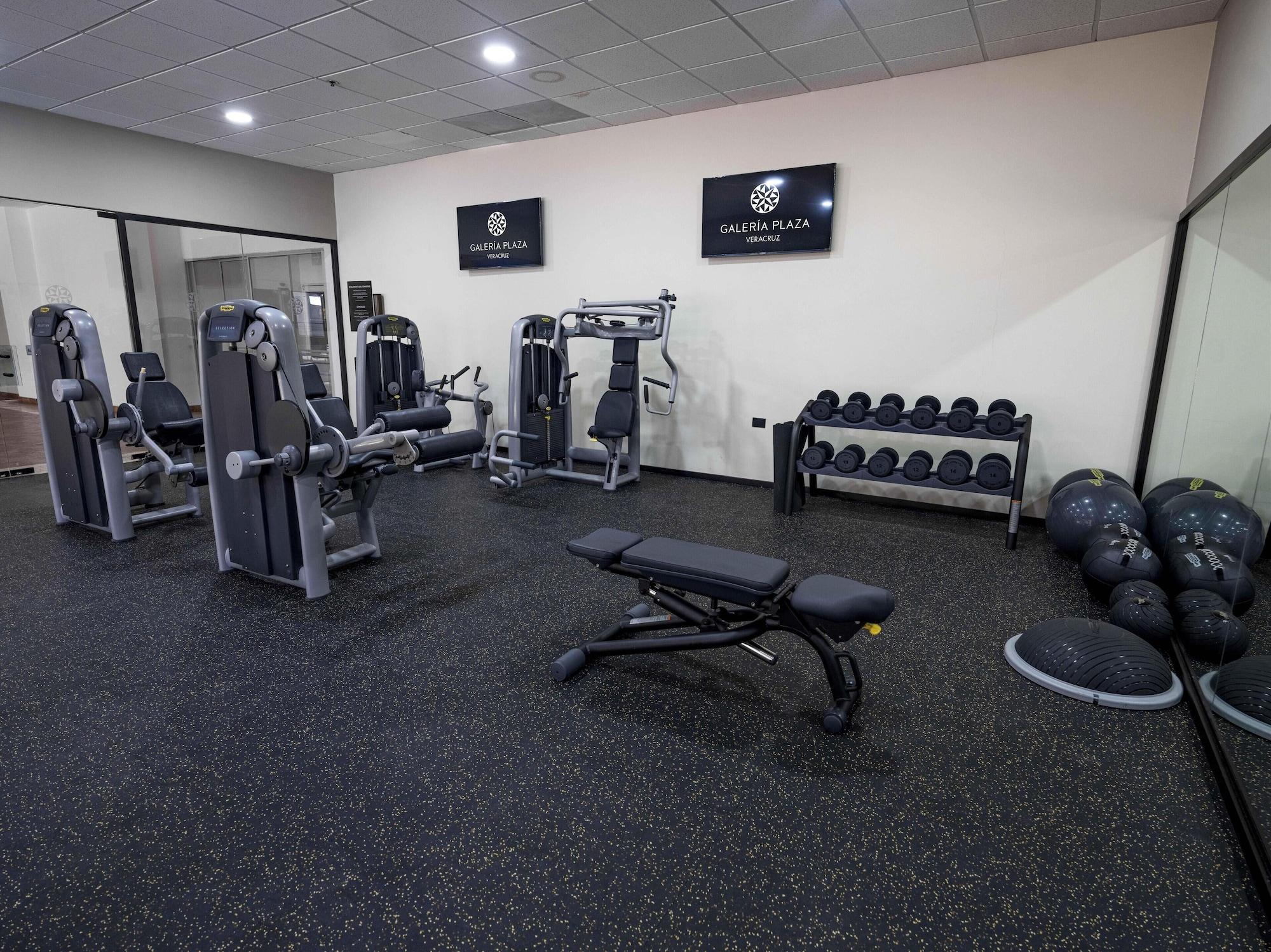 Gimnasio Galería Plaza Veracruz by Brisas