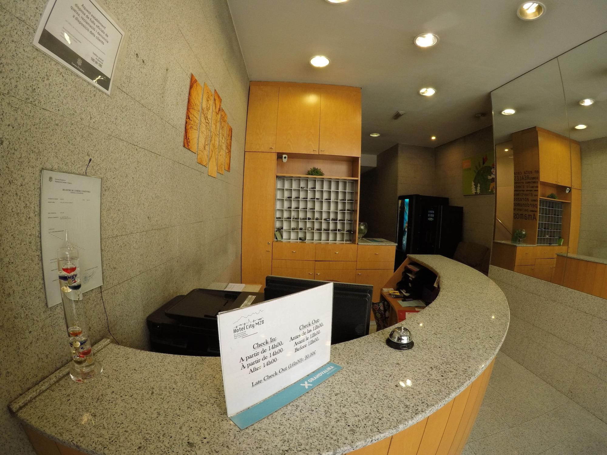 Vista Lobby Somriu Hotel City M28