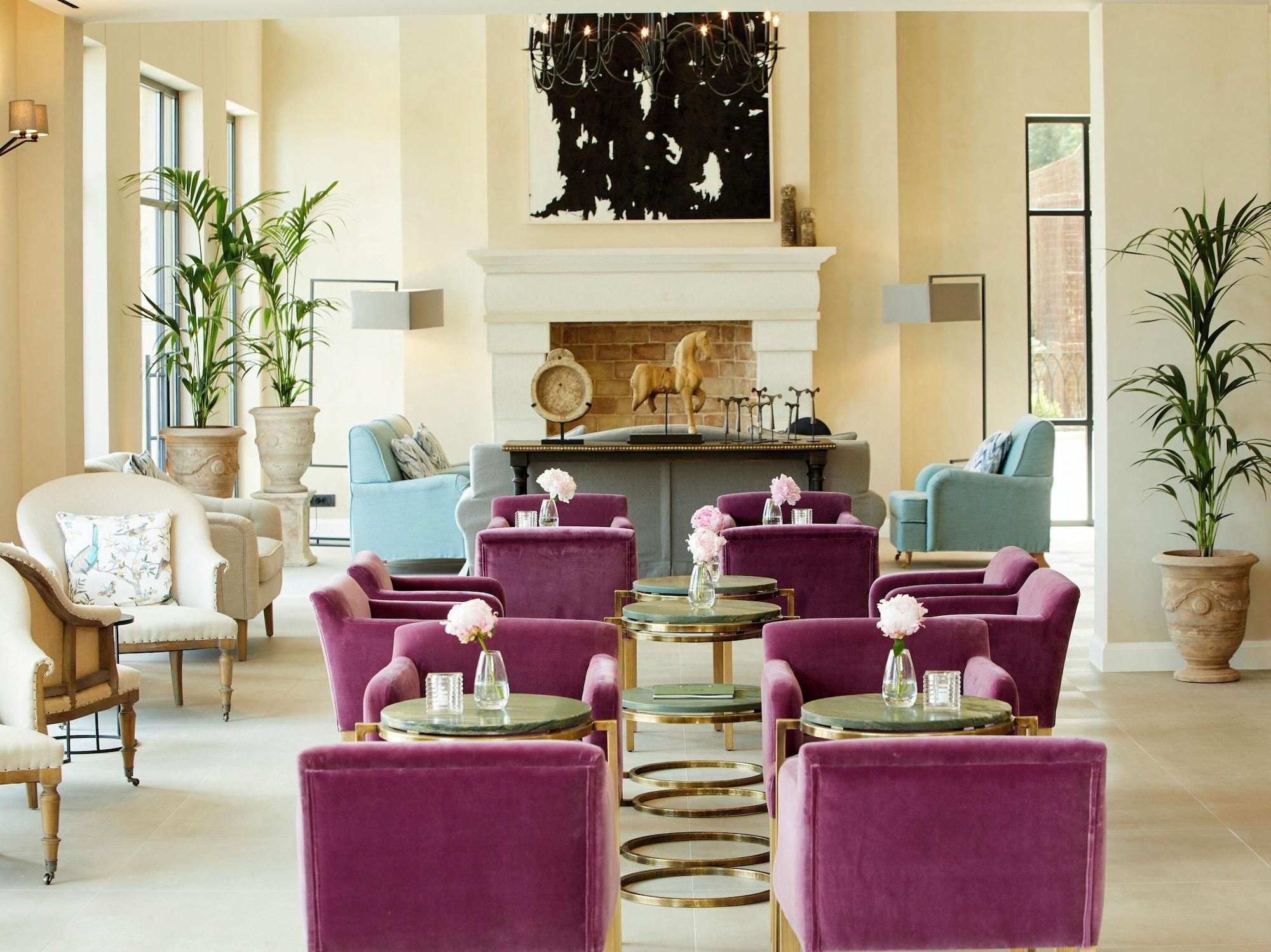 Vista Lobby Nido, Mar-Bella Collection