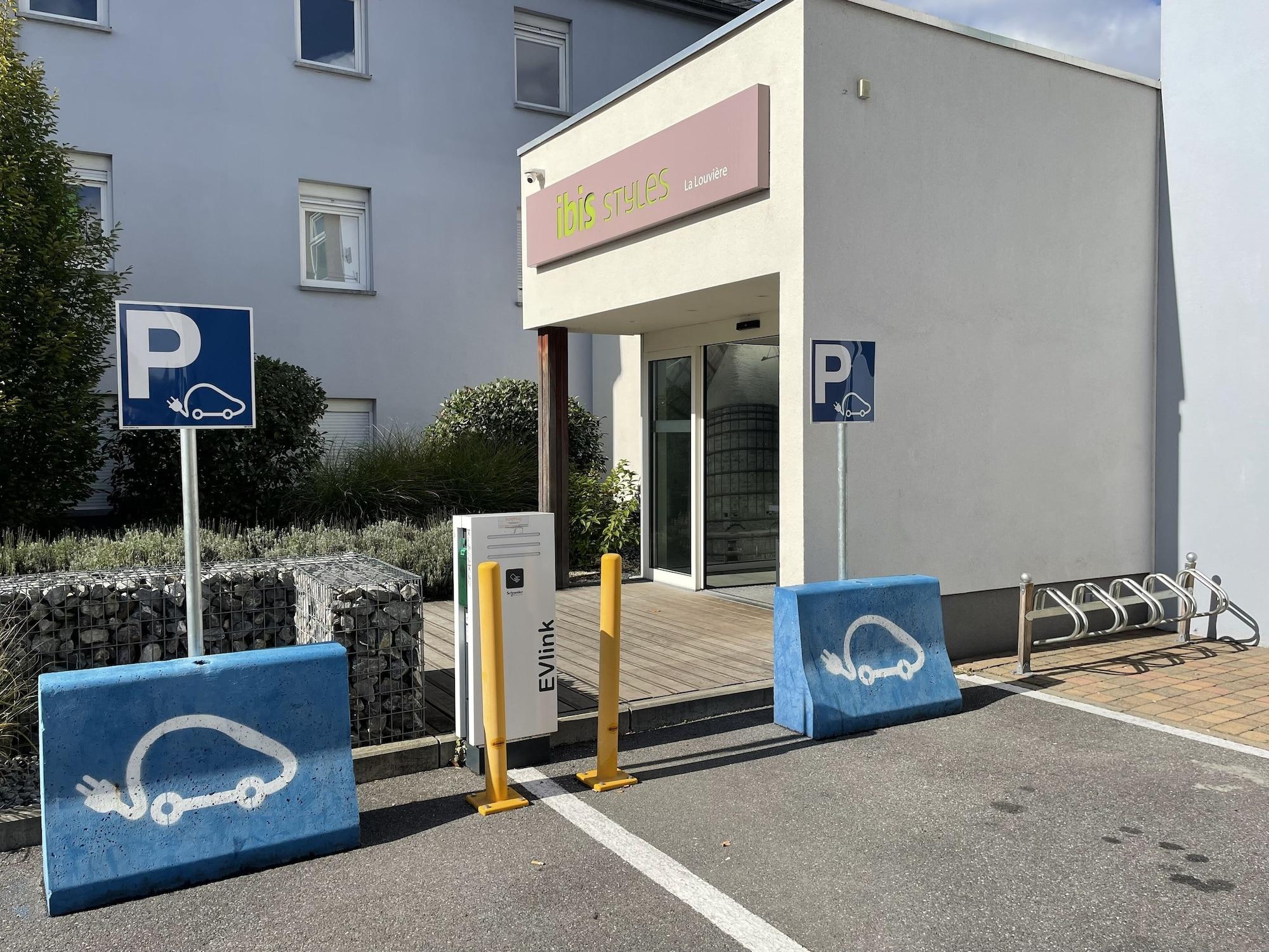 Vista Exterior ibis Styles La Louvière