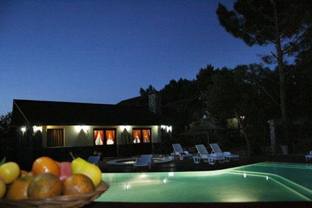 Vista Piscina Eclipse Aparts y Cabañas