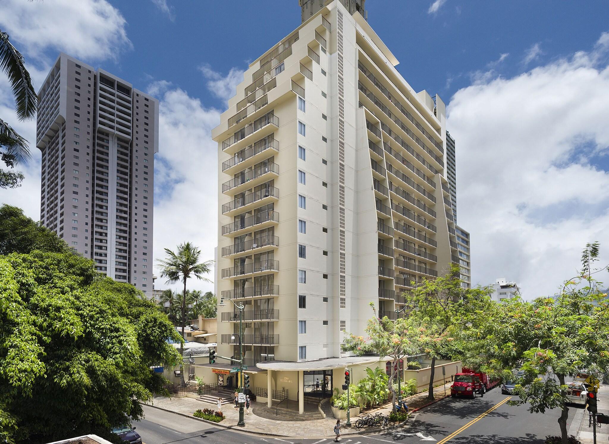Vista Exterior Ohia Waikiki Studio Suites