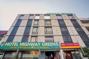 Alojamiento - Hotel Highway Greens Near VR Punjab Mall Airport Road Mohali Chandigarh