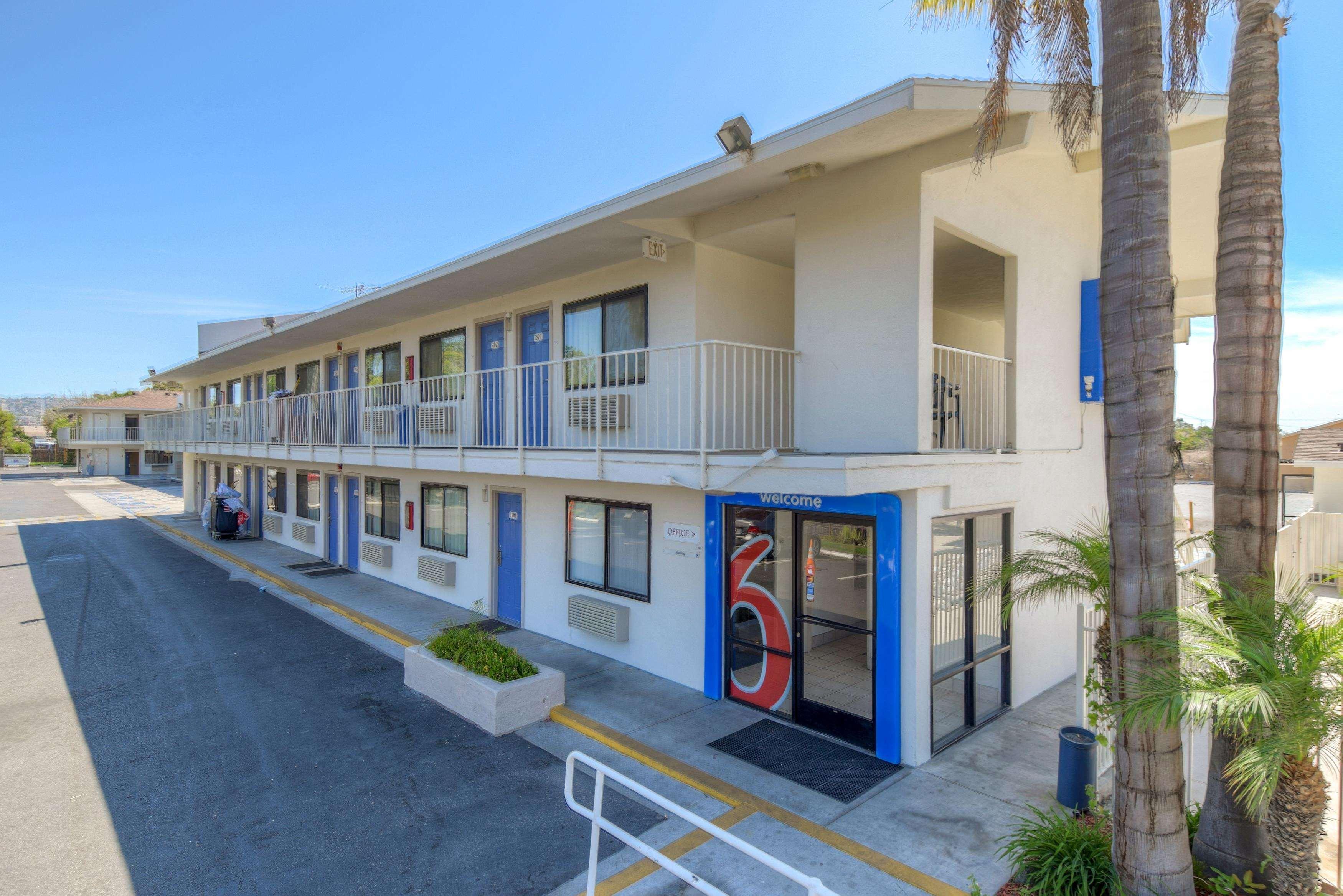 Vista Exterior Motel 6 San Ysidro, CA - San Diego - Border