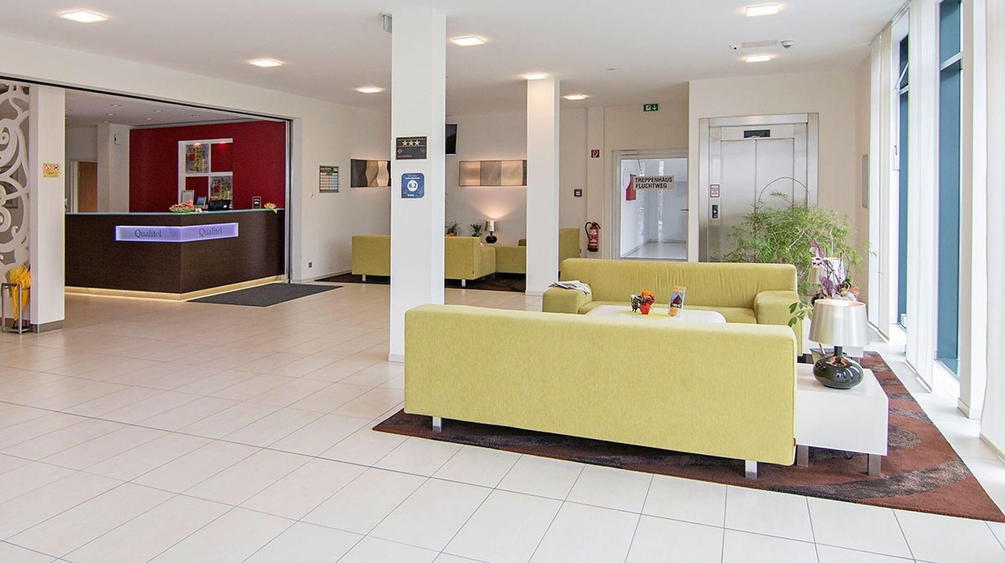 Vista Lobby Qualitel Hotel Hilpoltstein