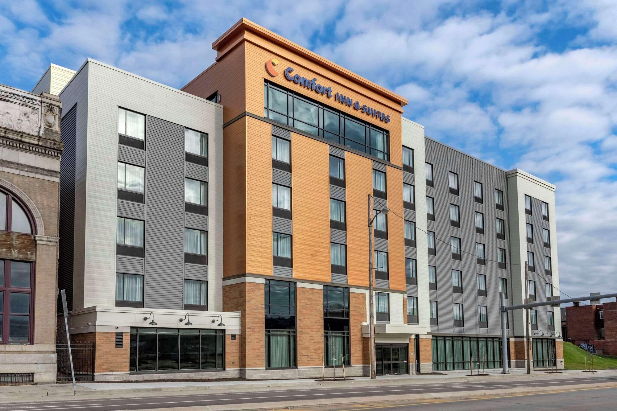 Varios Comfort Inn & Suites Pittsburgh-Northshore
