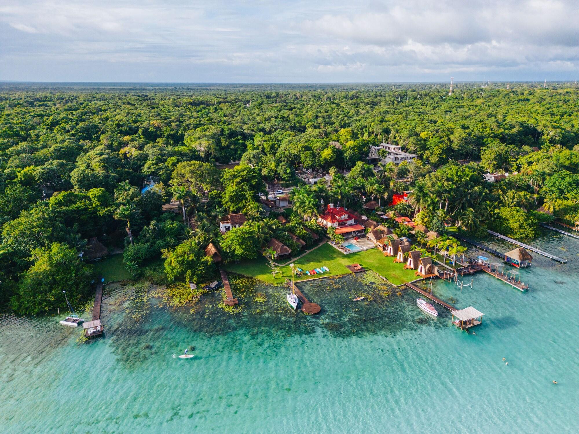 Vista Exterior Hotel CasaBakal - A pie de Laguna - Bacalar