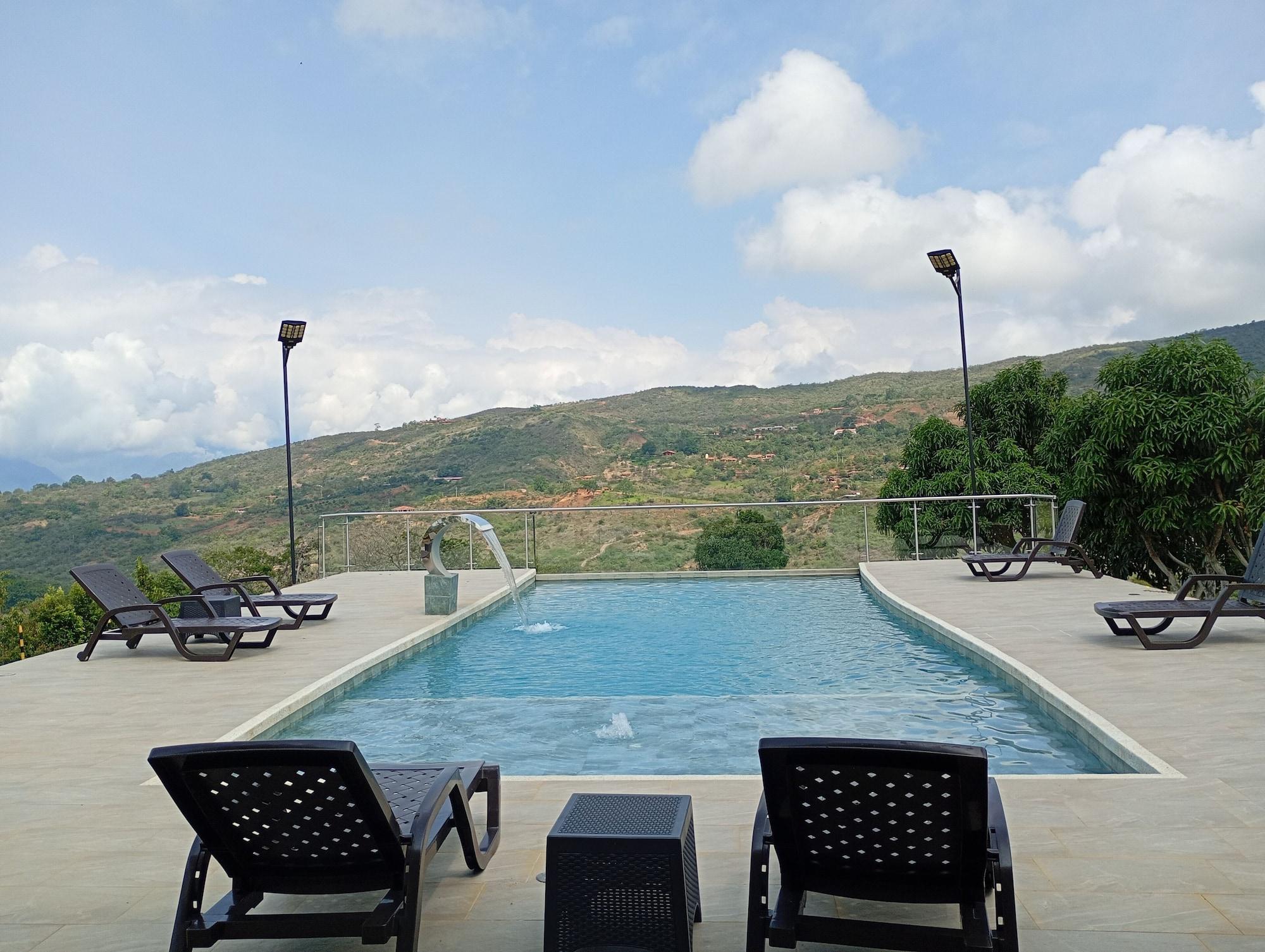Vista Piscina Hostal Quinta Maria  q