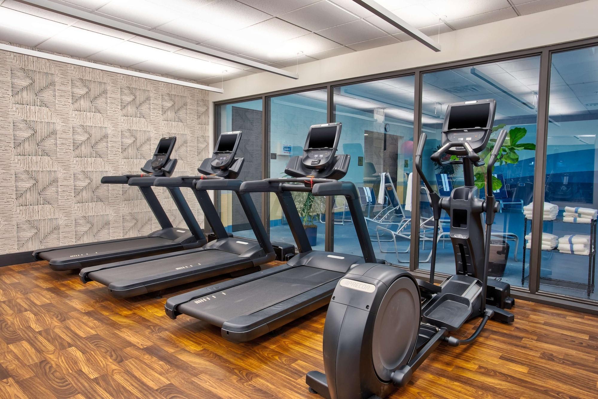 Gimnasio DoubleTree by Hilton Lansing