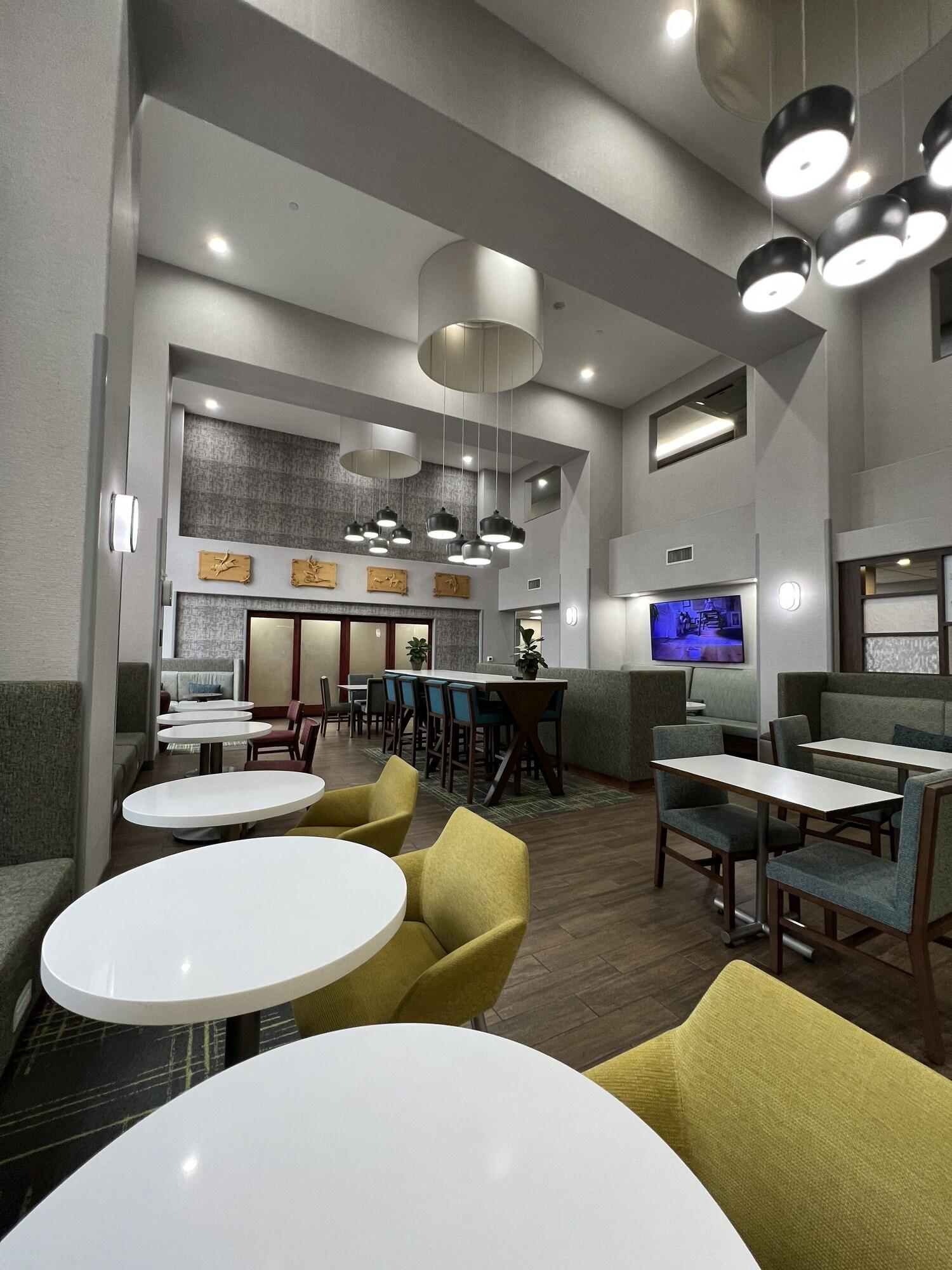 Vista Lobby Hampton Inn & Suites Chico