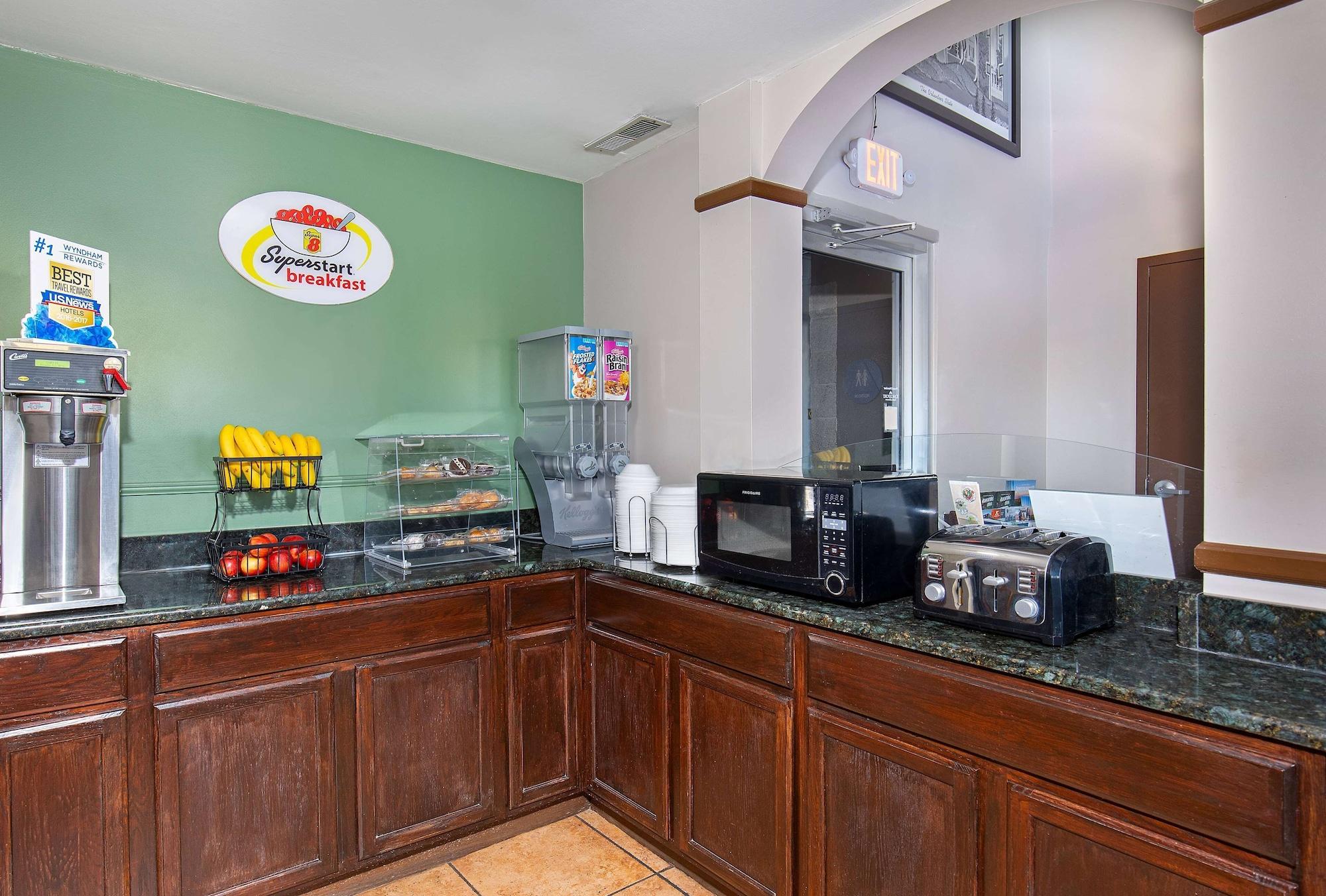 Restaurant Super 8 by Wyndham Kingsport
