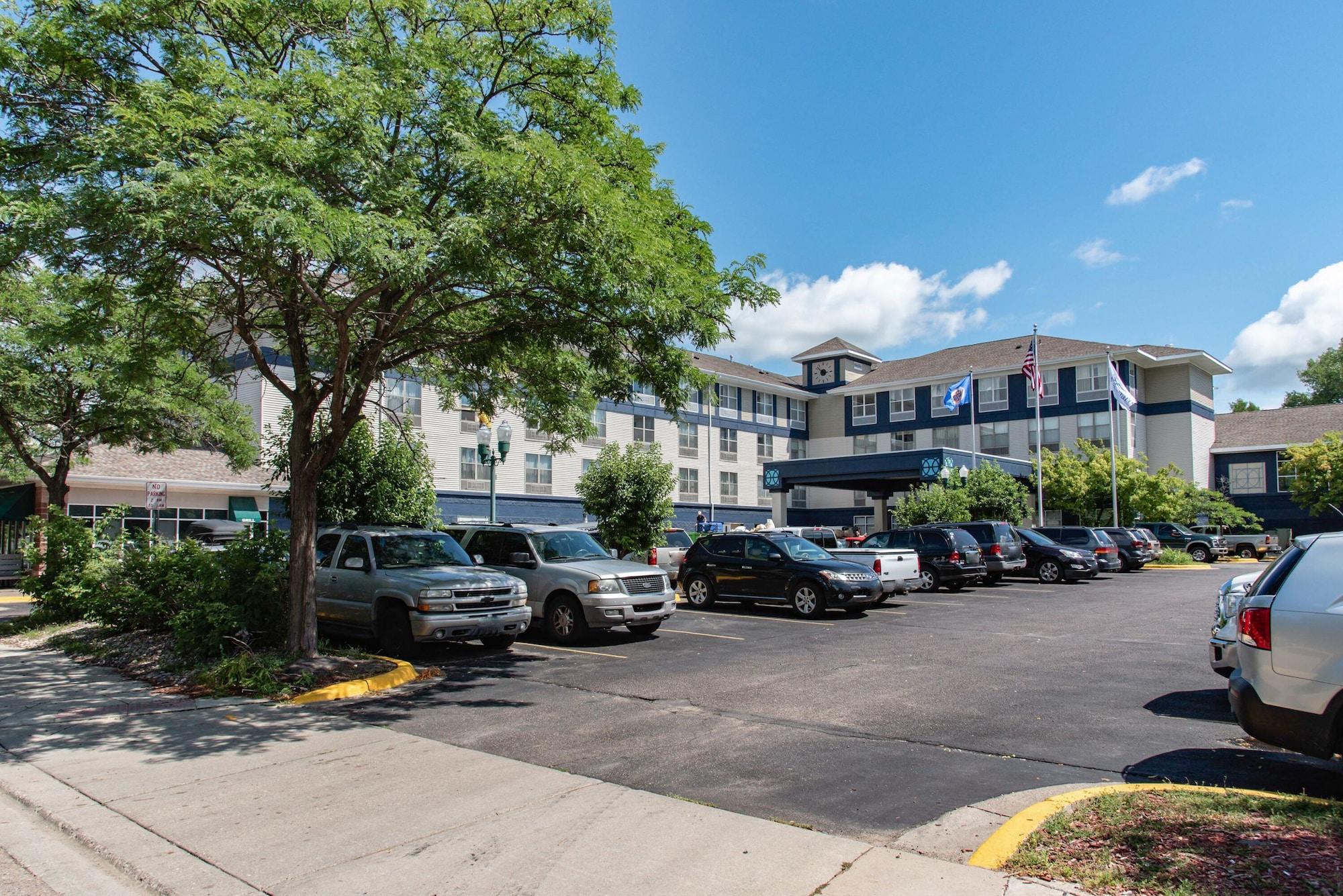 Varios TownSquare Place