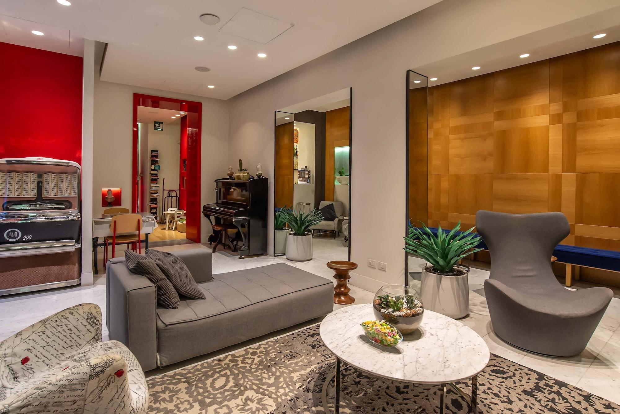 Vista Lobby Hotel White