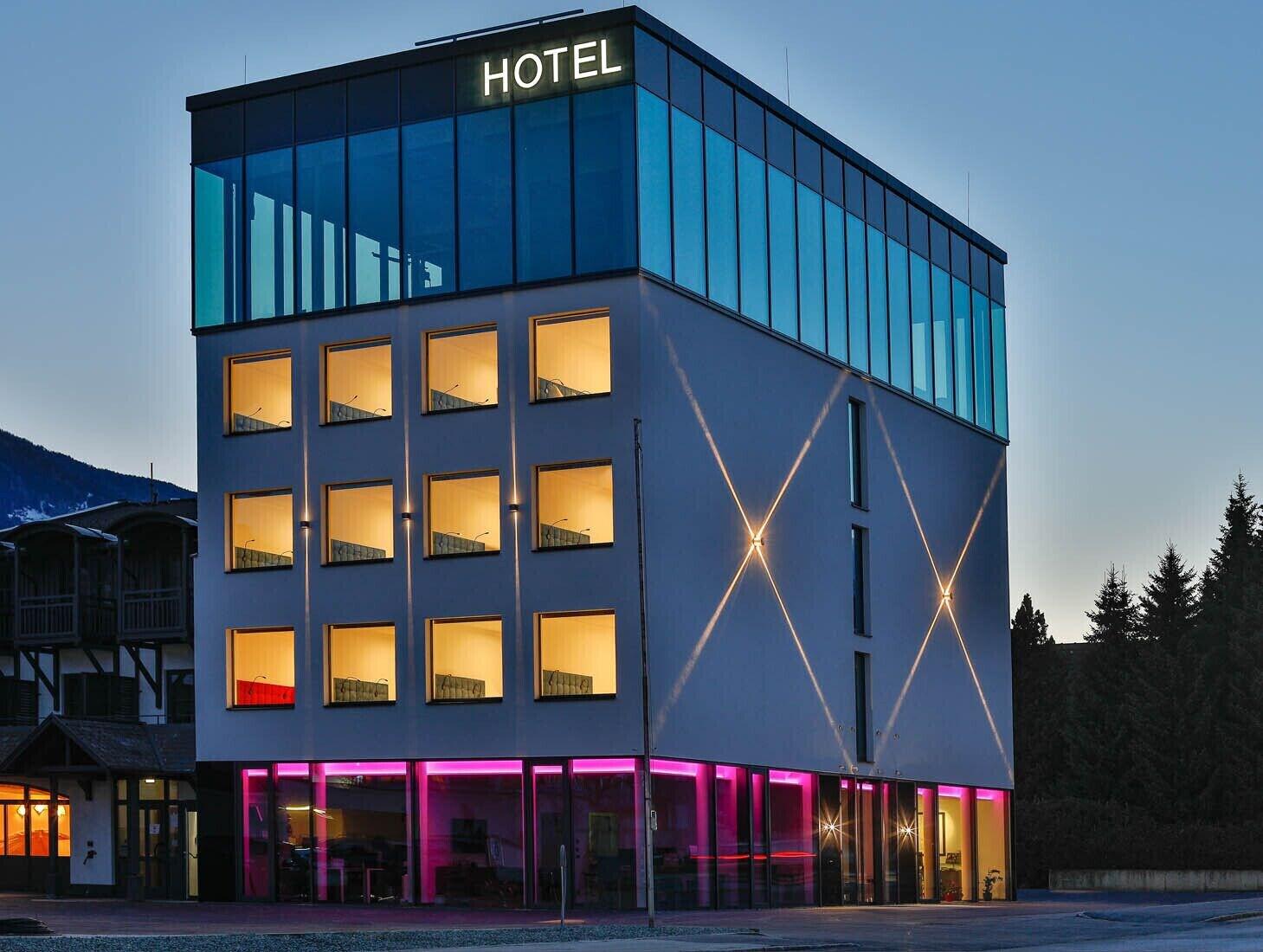 Varios On the Way Hotel