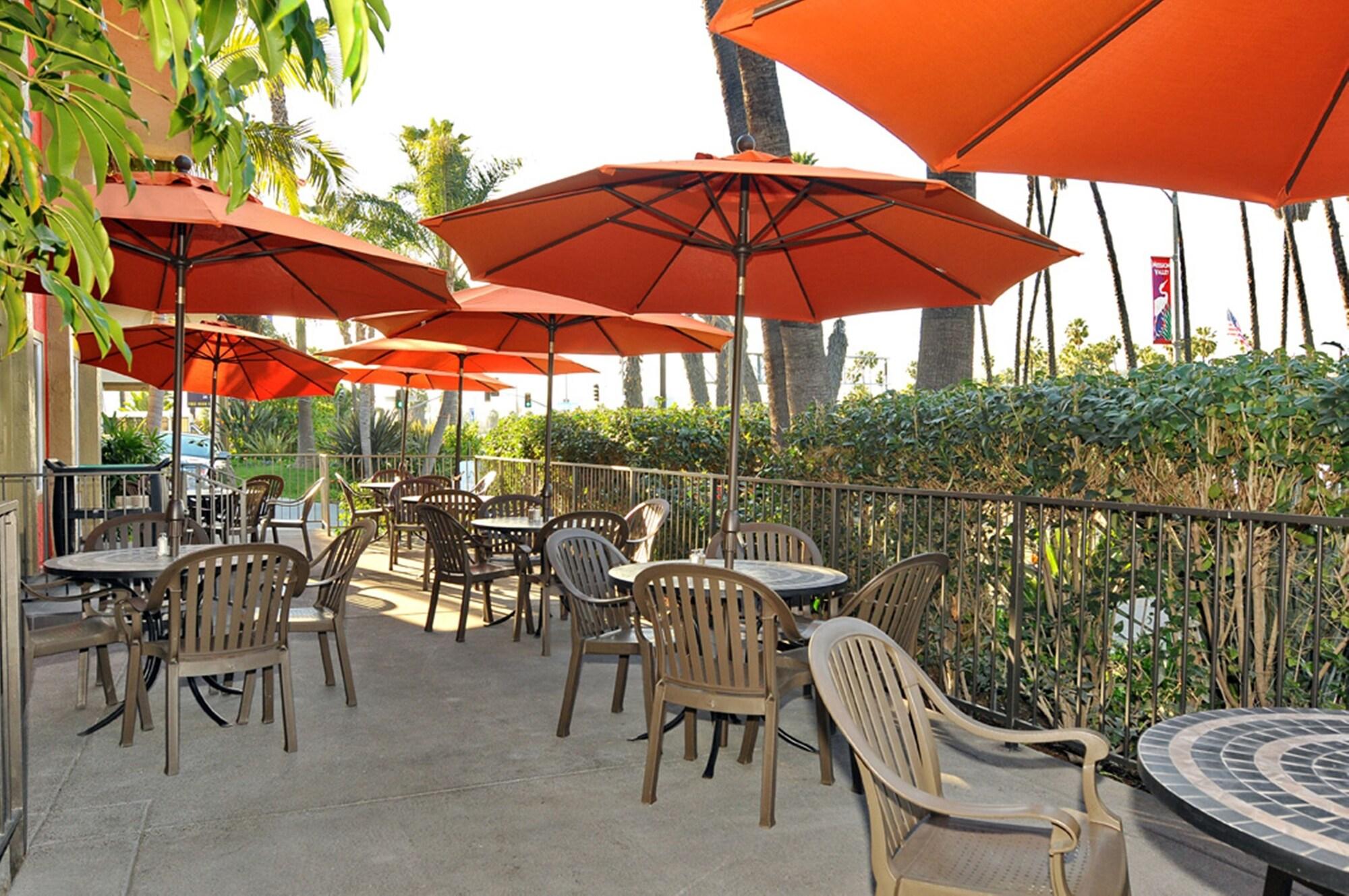 Restaurant Days Inn by Wyndham San Diego Hotel Circle