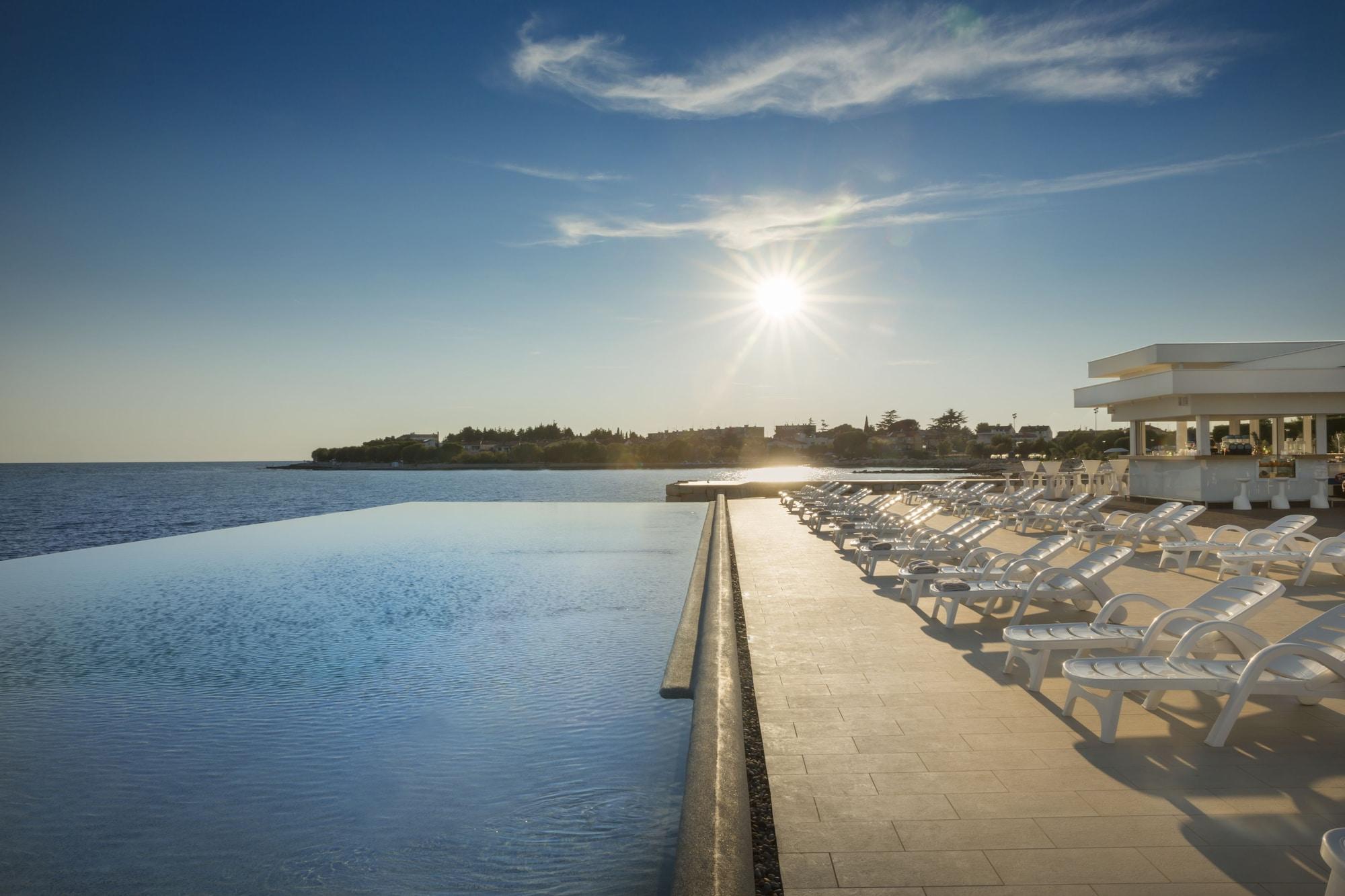 Vista Piscina Aminess Planet Camping Holiday Homes Sirena