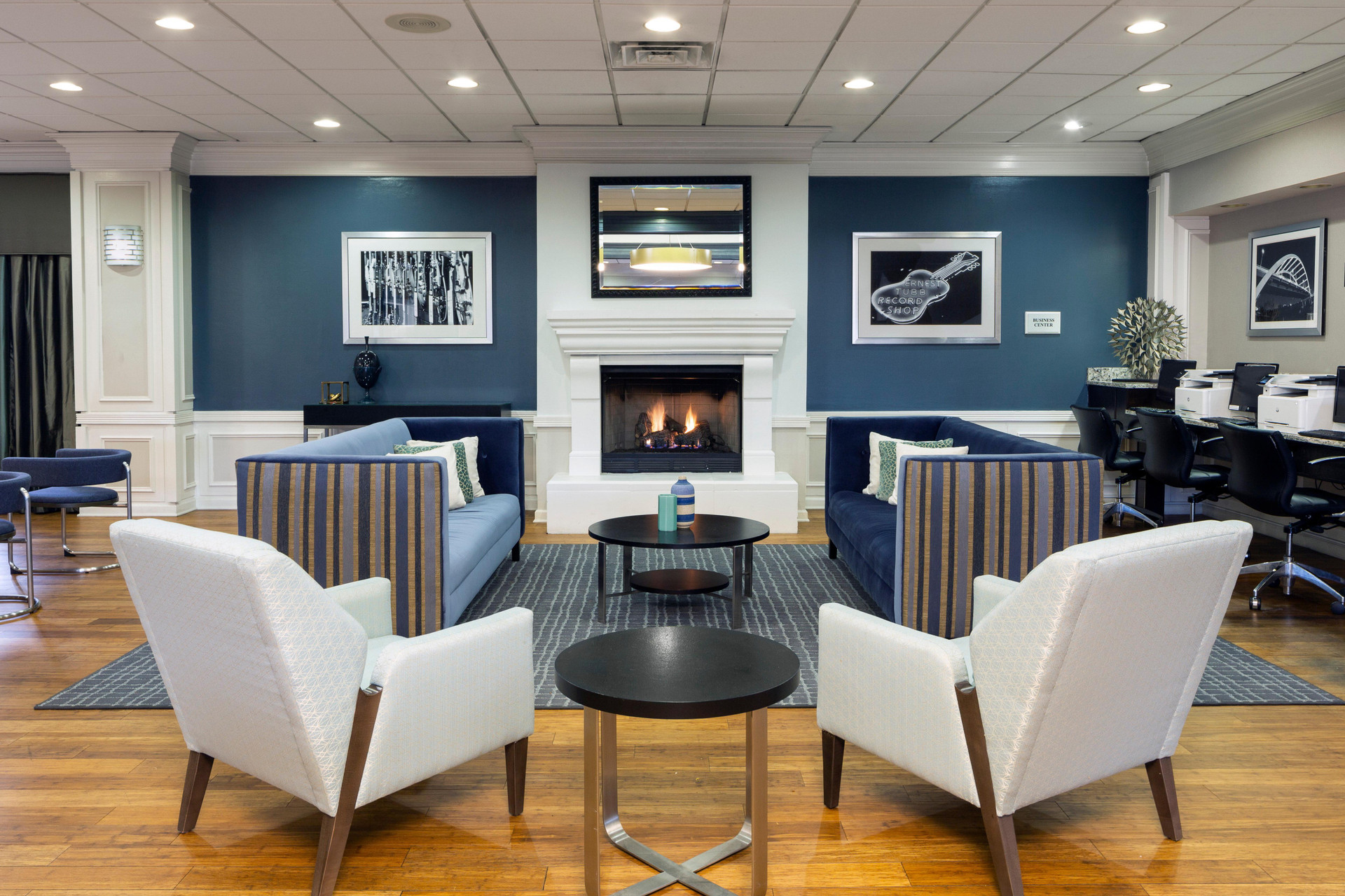 Vista Lobby Holiday Inn Express Nashville Downtown - Broadway by IHG