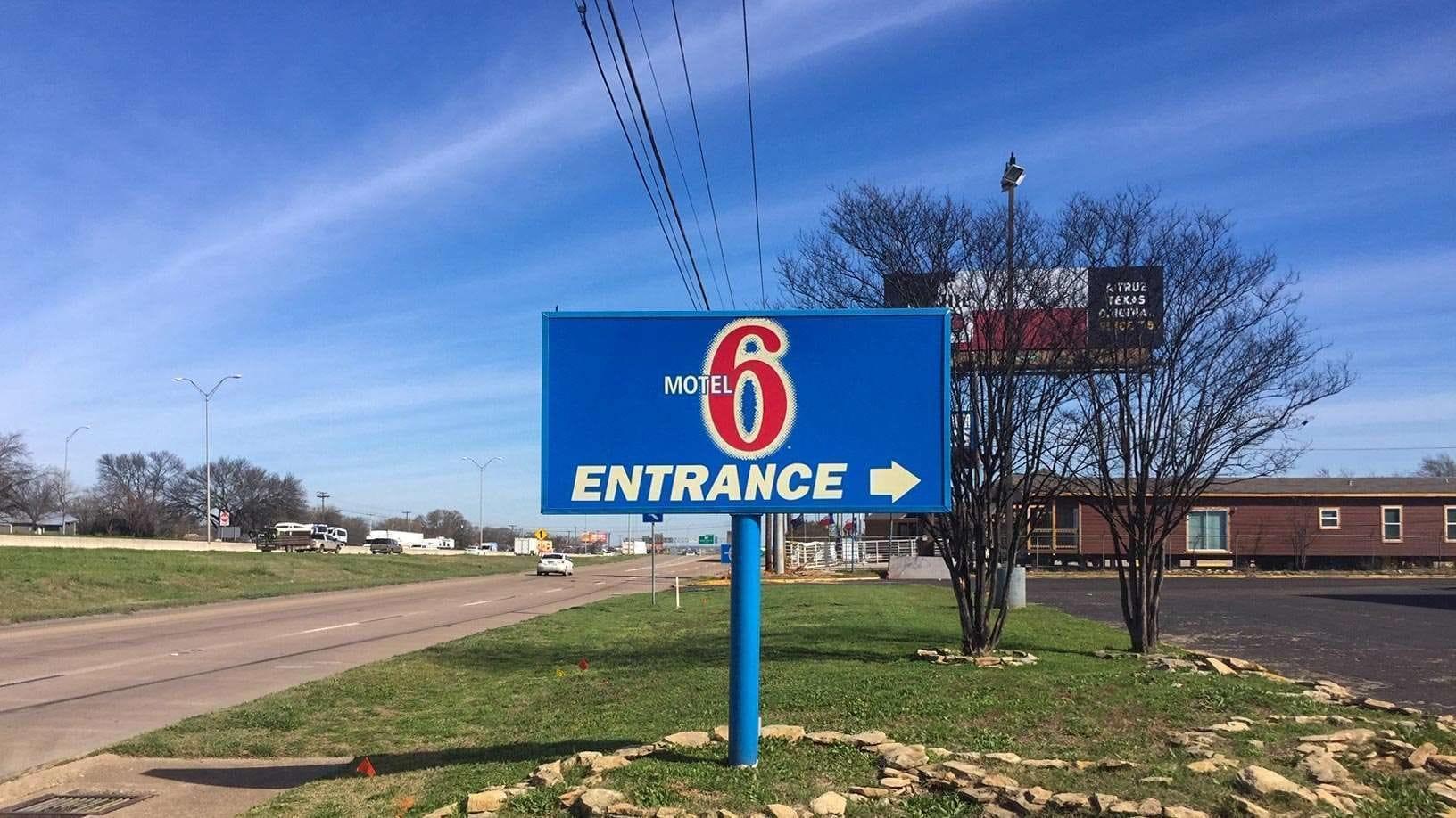 Vista Exterior Motel 6 Waco, TX