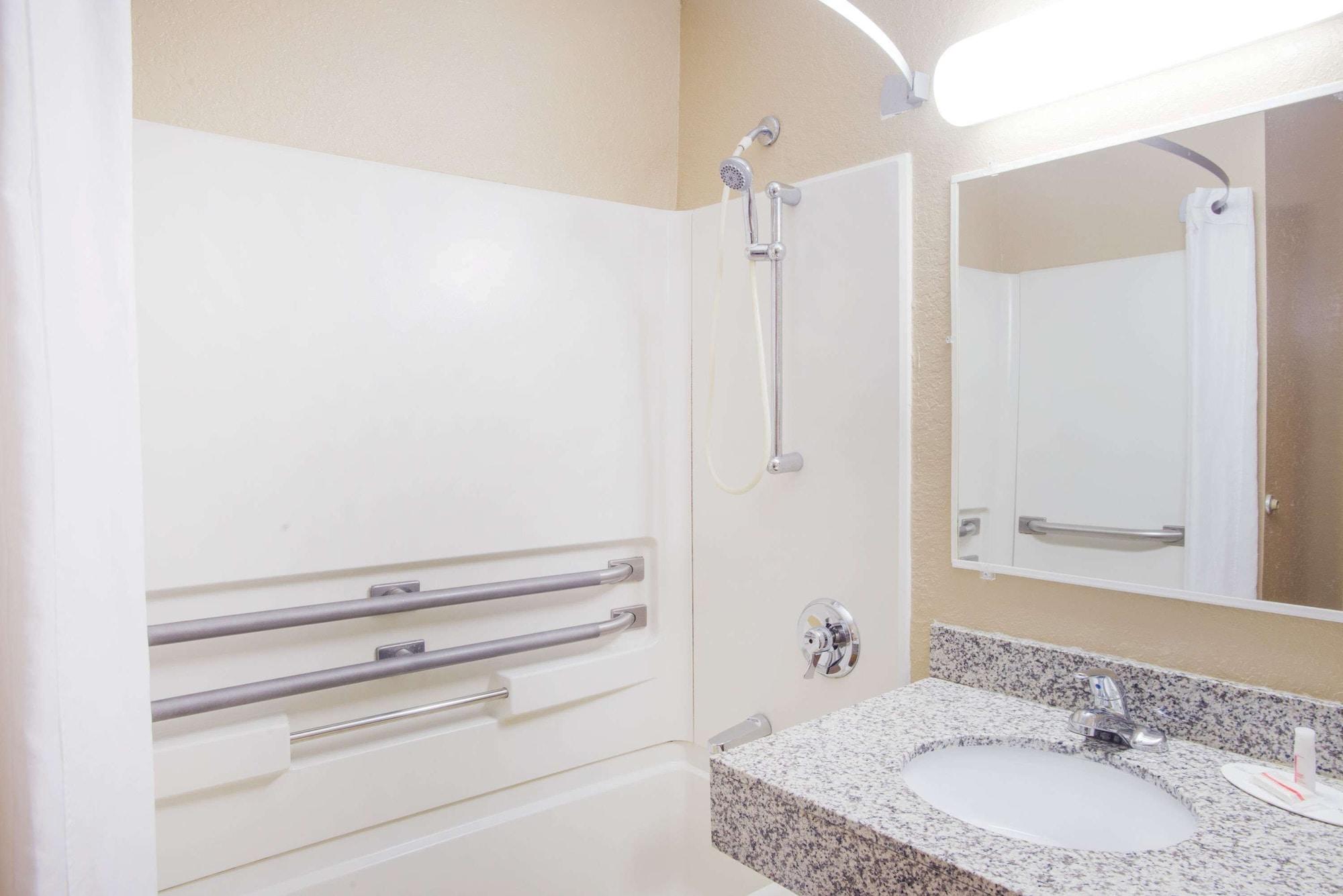 Equipamiento de Habitación Super 8 by Wyndham Massena NY