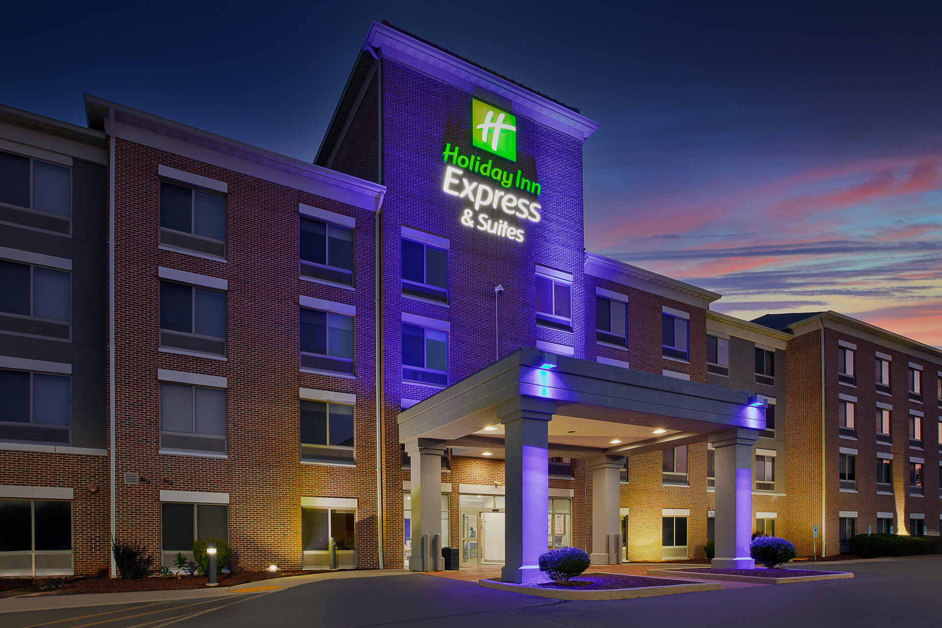 Vista Exterior Holiday Inn Express & Suites Milwaukee Nw Park Place by IHG