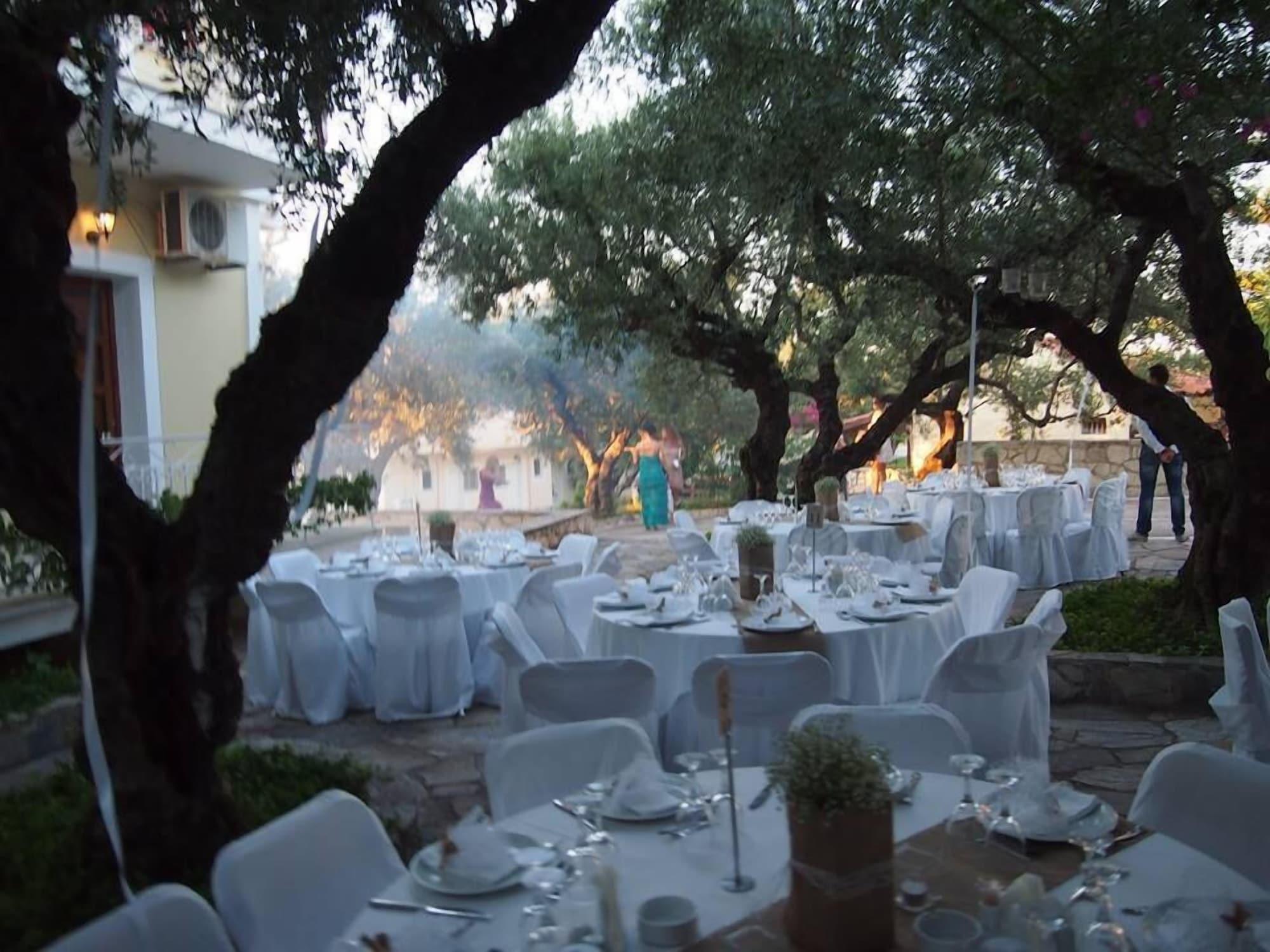 Restaurant Sofos Apartments