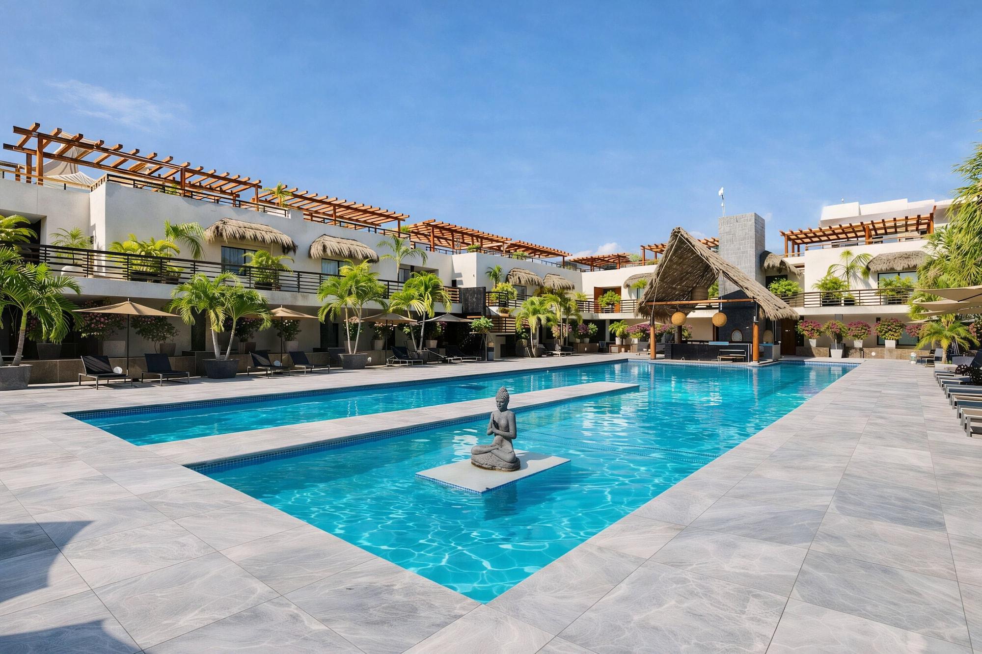 Vista Piscina Aldea Thai Oceanview Penthouses
