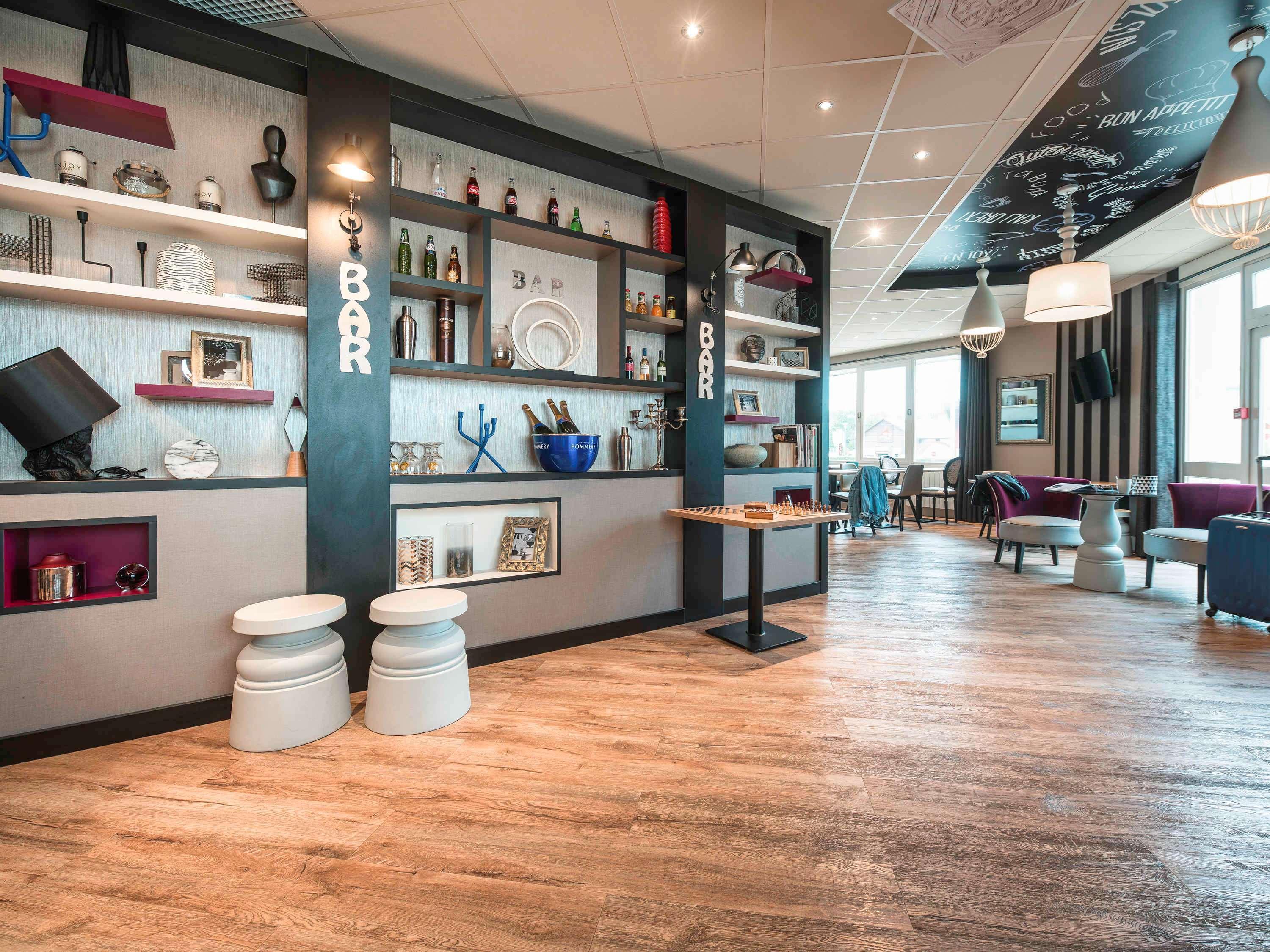Bar/Salón ibis Styles Rouen Nord-Barentin