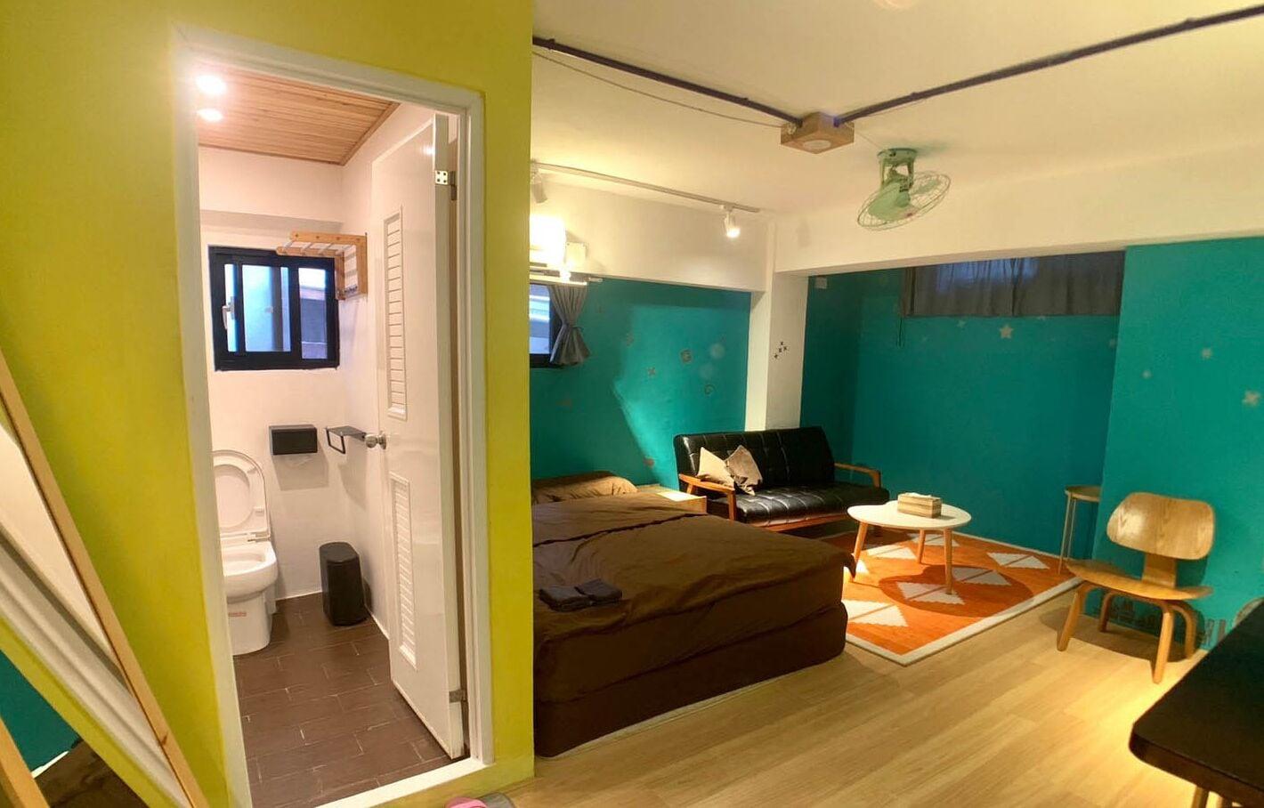 Varios Leo ho Hostel