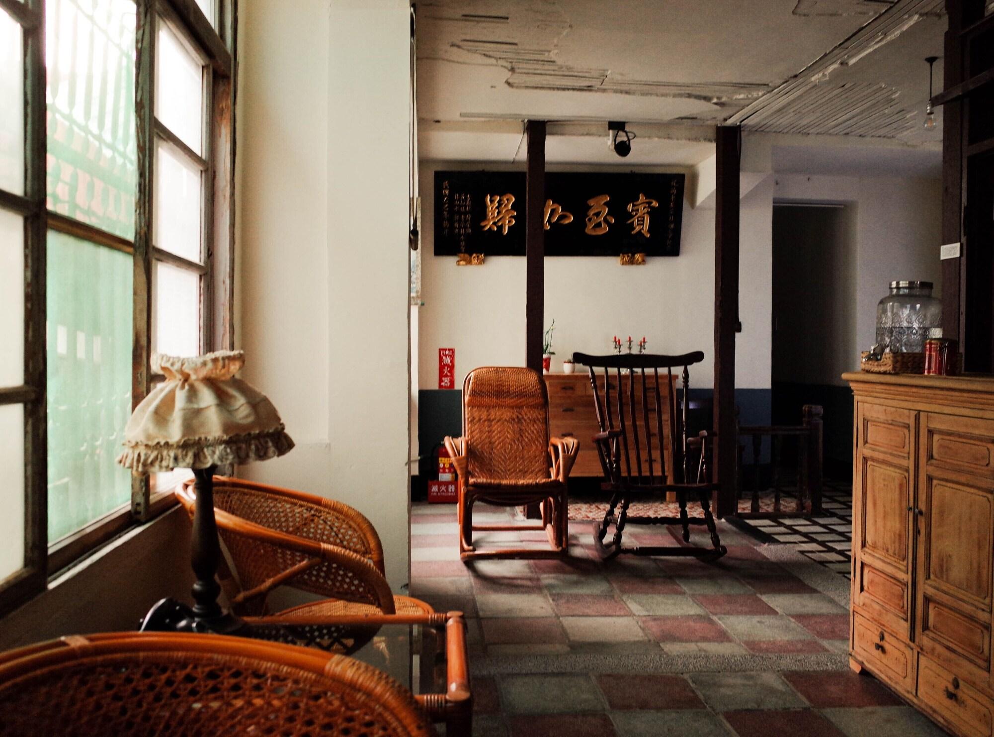 Varios Neat Hostel