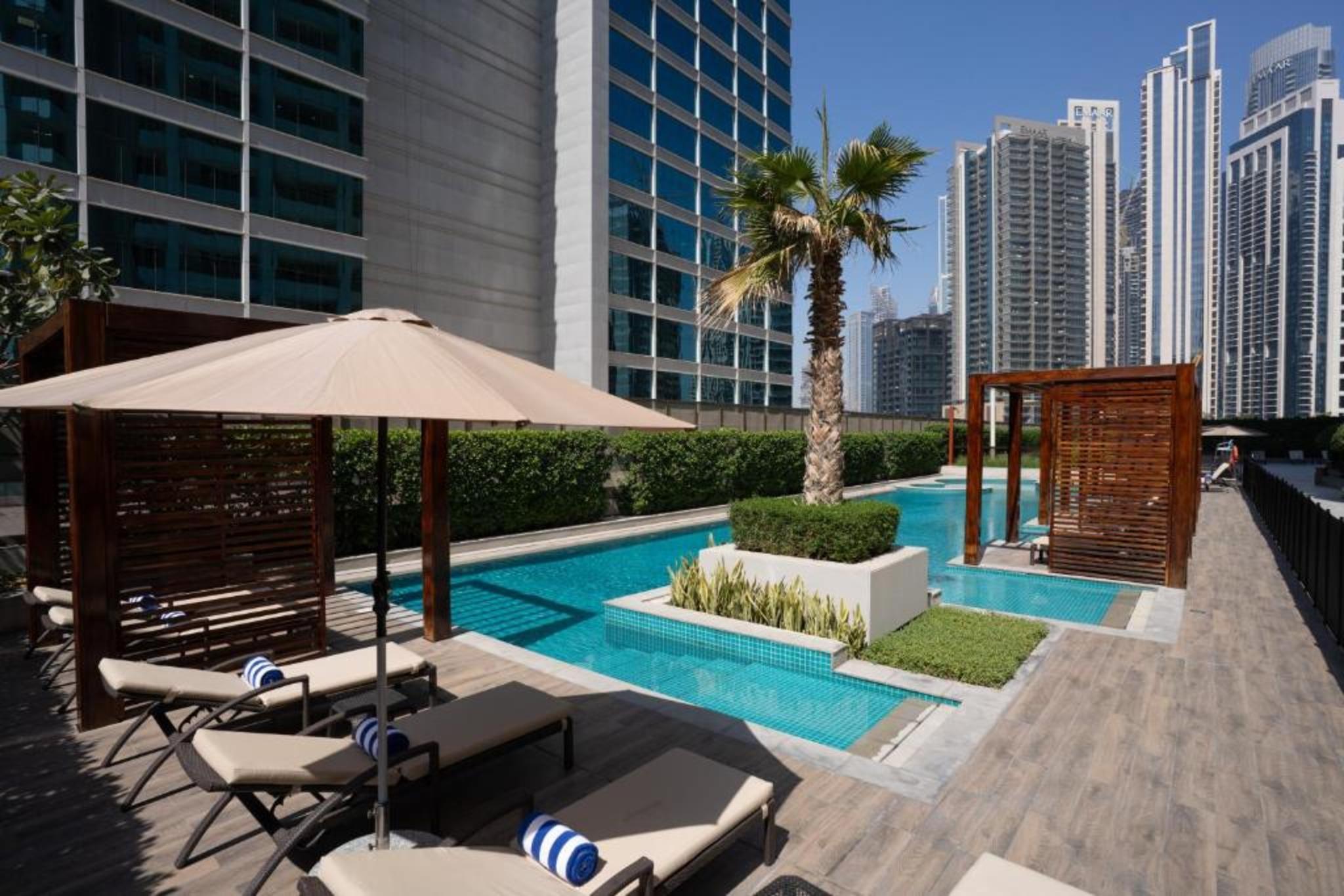 Vista Piscina Aura Suites Downtown