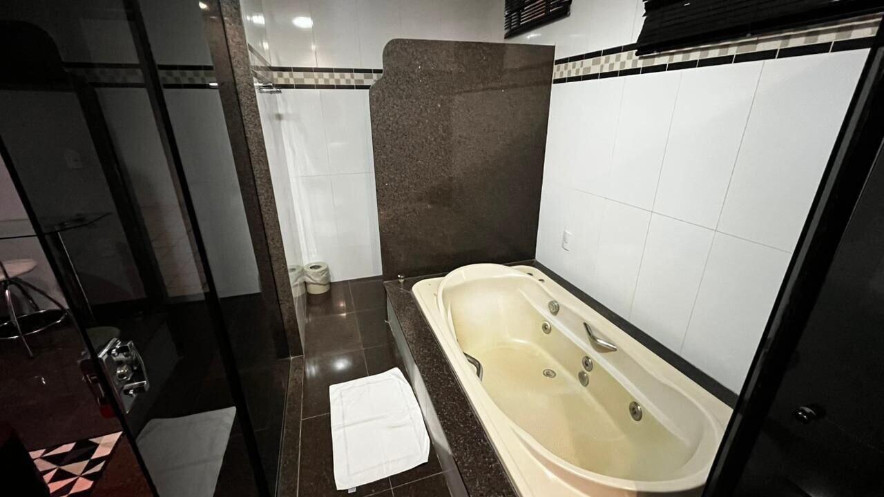 Comodidades do quarto Motel Xeque Mate