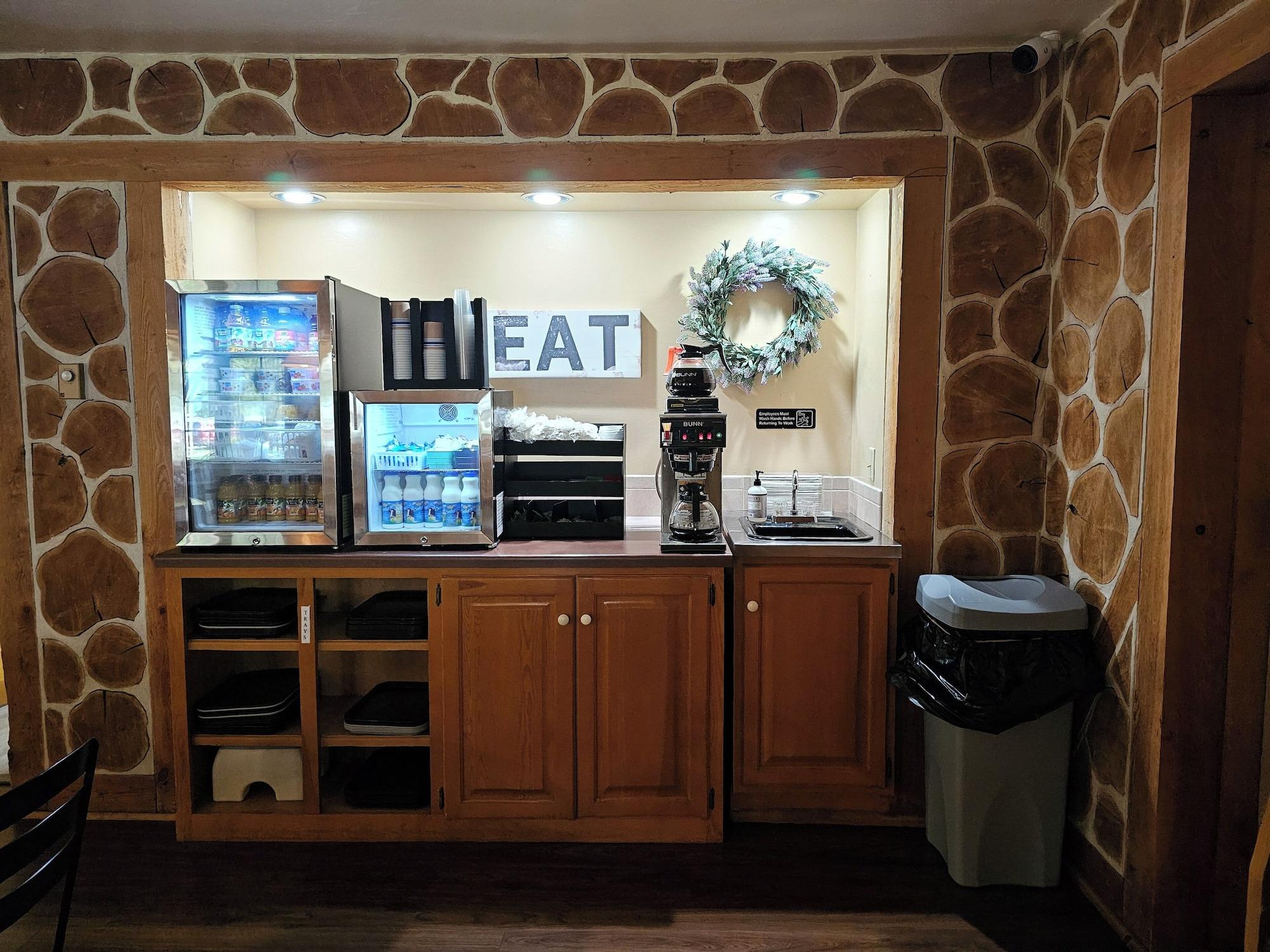 Restaurant Settlement Courtyard Inn & Lavender Spa