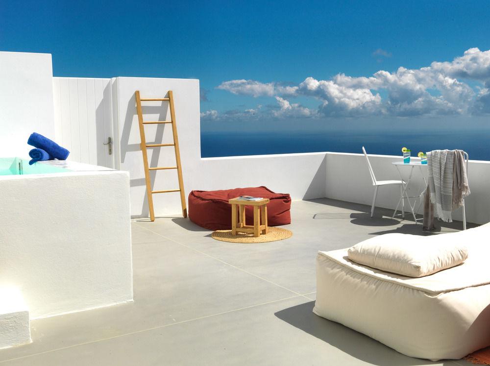 Praia Santorini Heights Suites