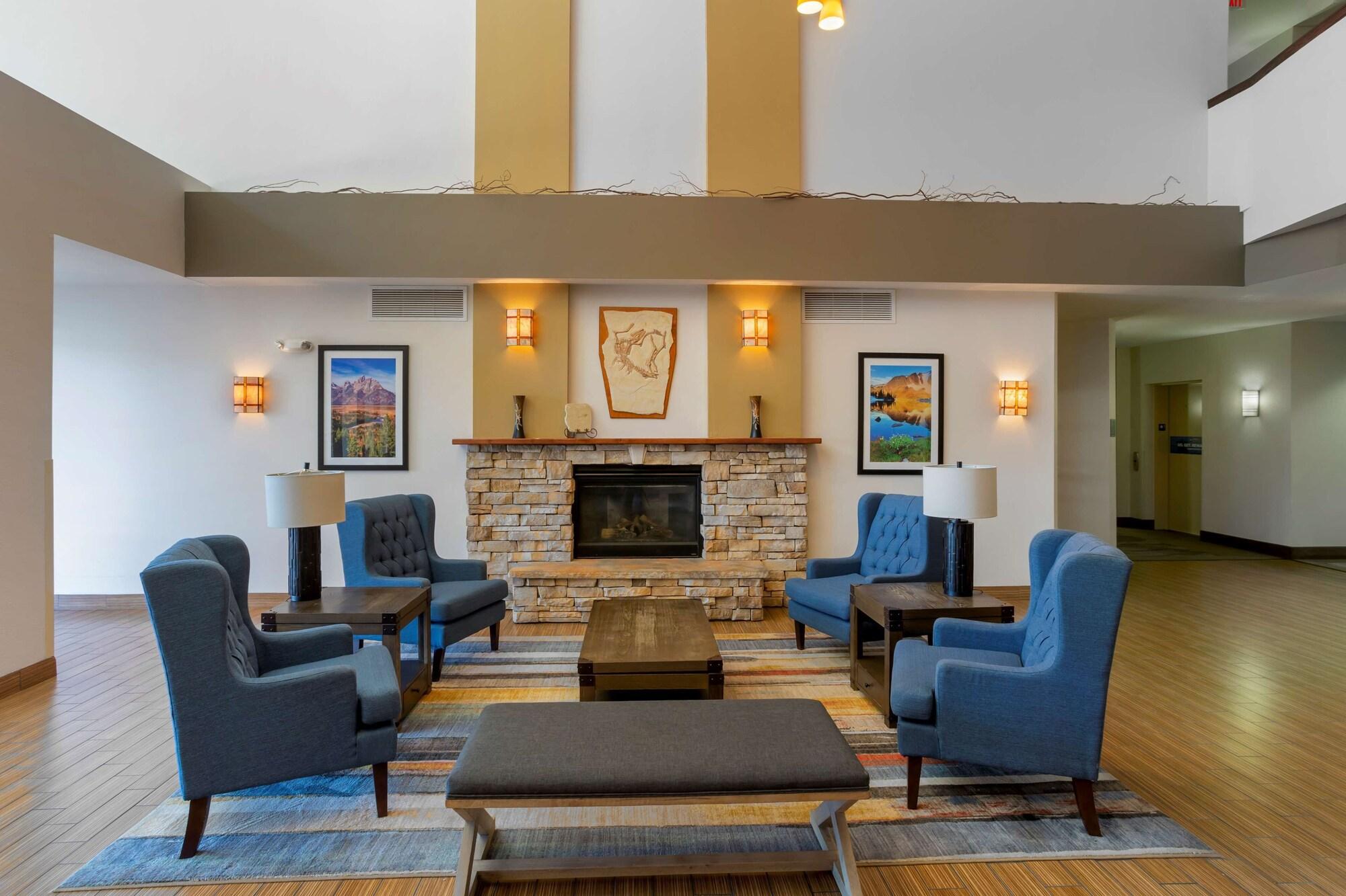 Vista Lobby Best Western Plus Fossil Country Inn & Suites