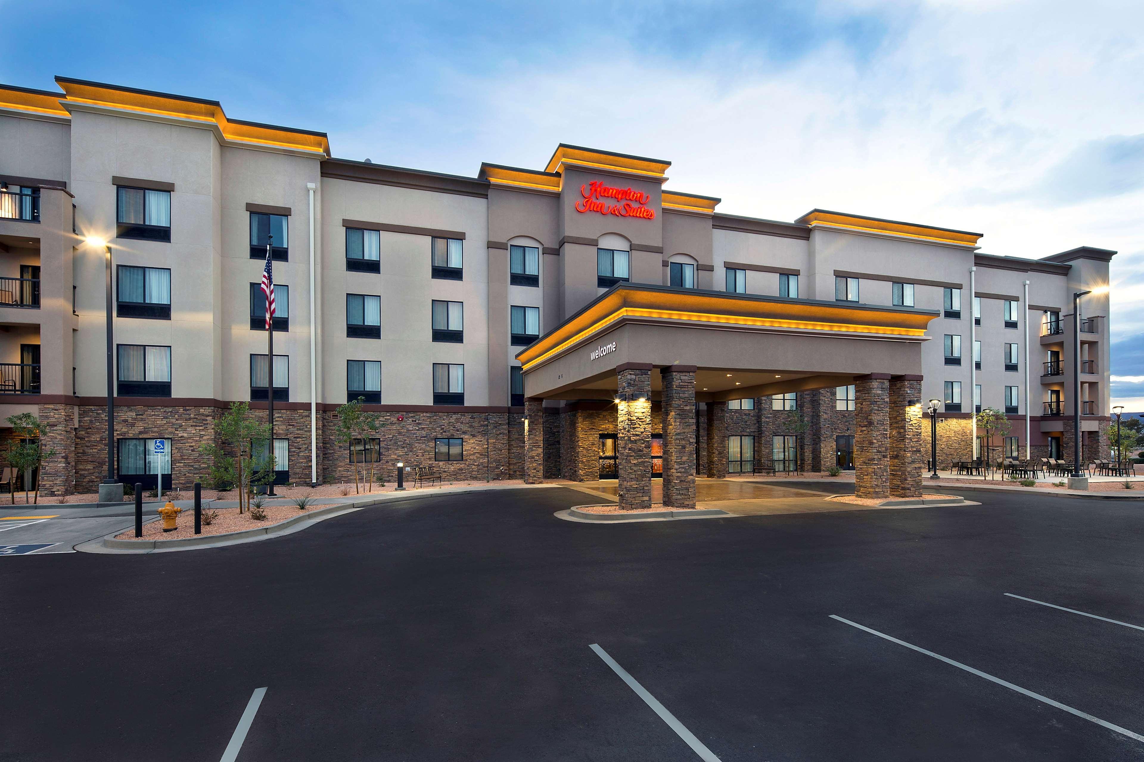 Vista Exterior Hampton Inn & Suites Page - Lake Powell